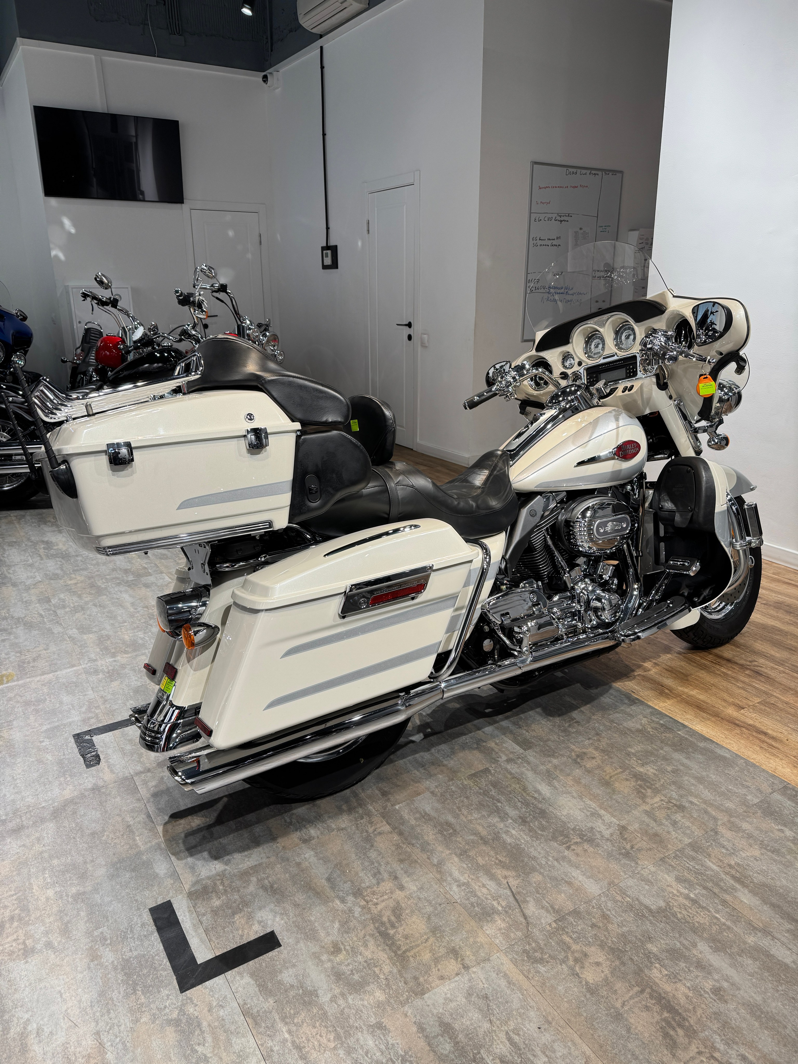 Harley Davidson CVO Electra Glide (White Frost) (Touring) — купить мотоцикл. Hello Davidson, Москва. Только хорошие мотоциклы…