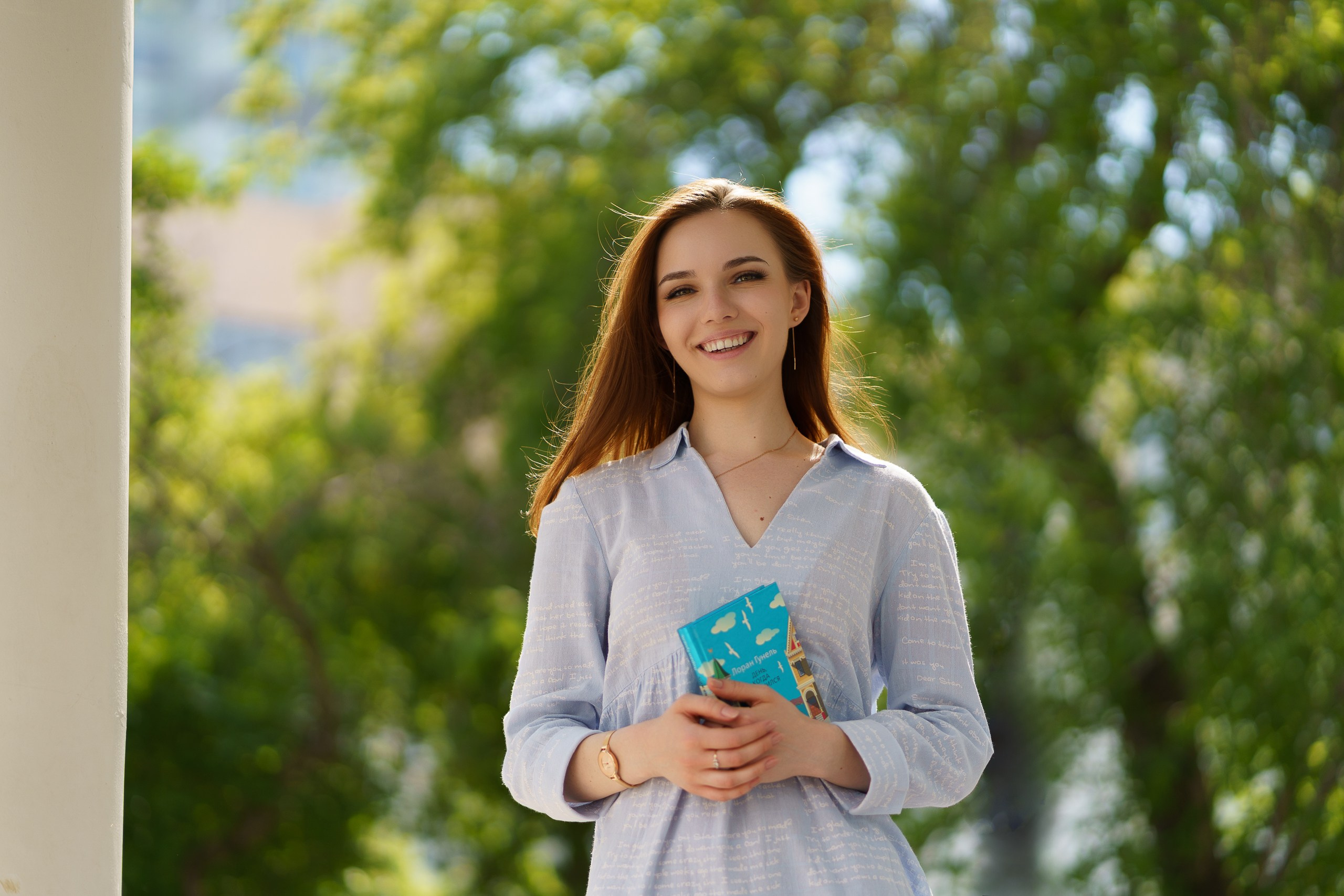 Фотопортрет девушке в солнечных лучах | профессиональный портретный фотограф Екатеринбург