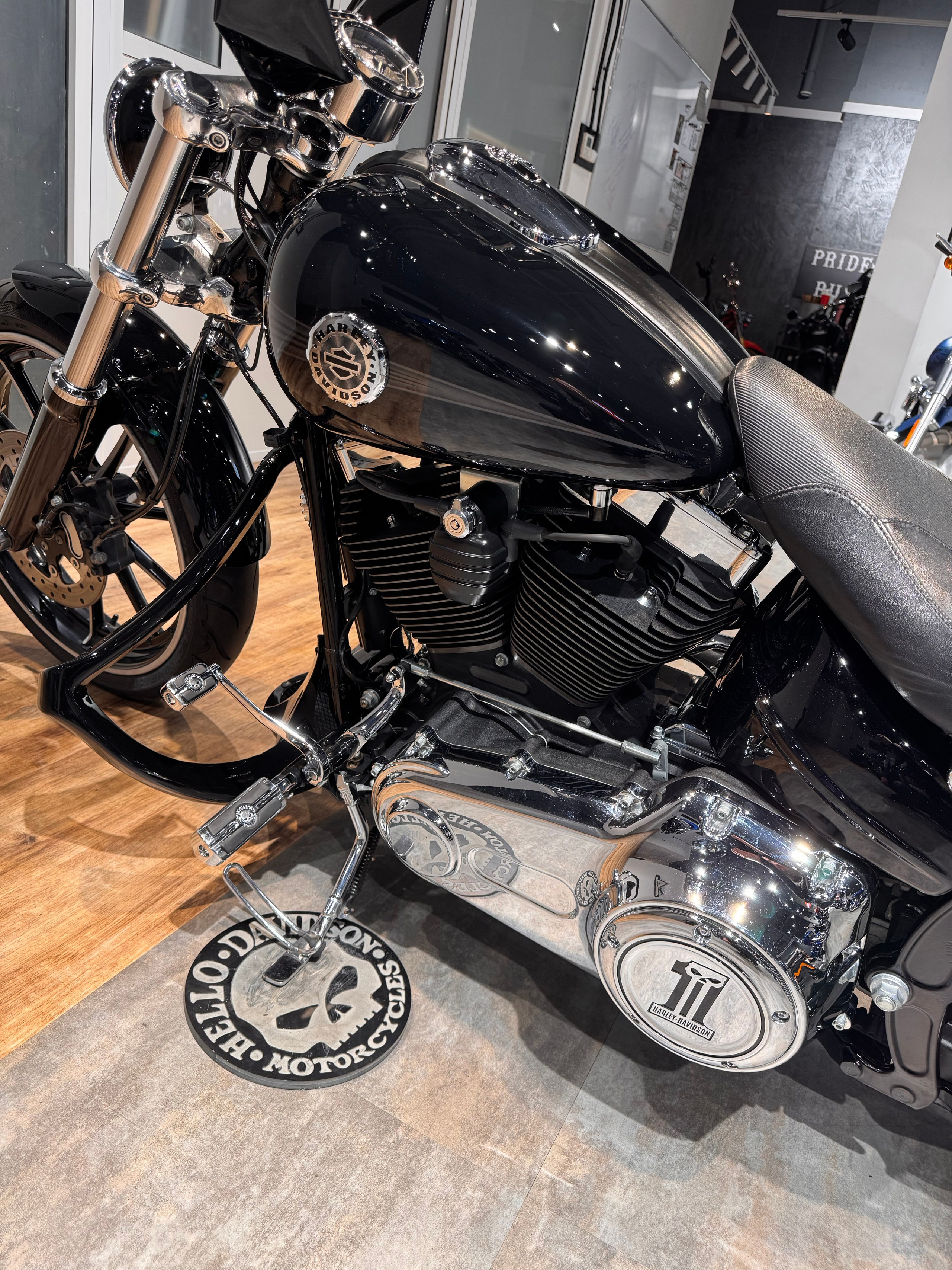 Harley Davidson 2014 Breakout Black Mantis — купить мотоцикл. Hello Davidson, Москва. Только хорошие мотоциклы…