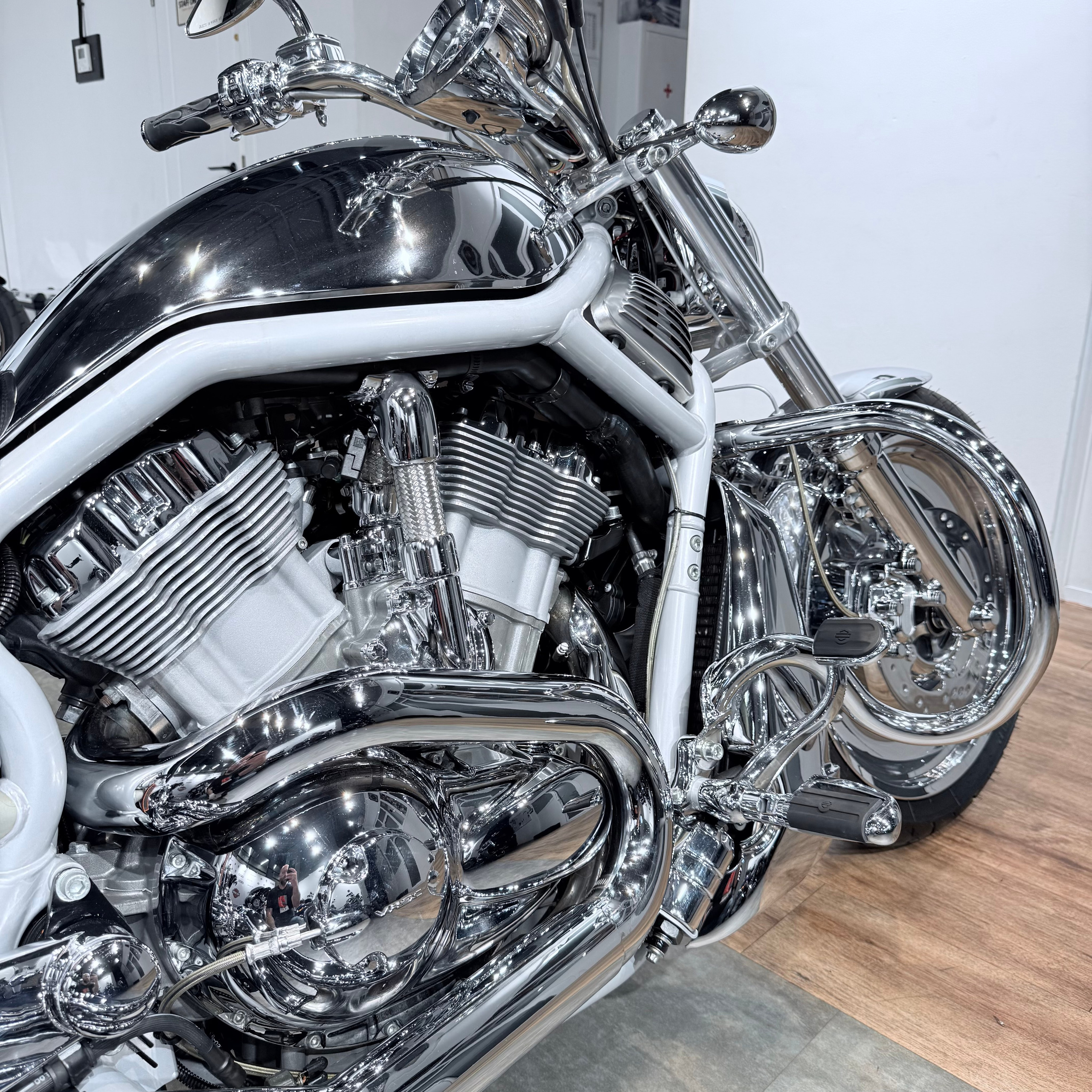 Купить Harley-Davidson 2002 V-ROD Chrоmе Limited Еditiоn (Softail/Dyna) — подробнее на сайте. Hello Davidson, Москва. Только хорошие мотоц