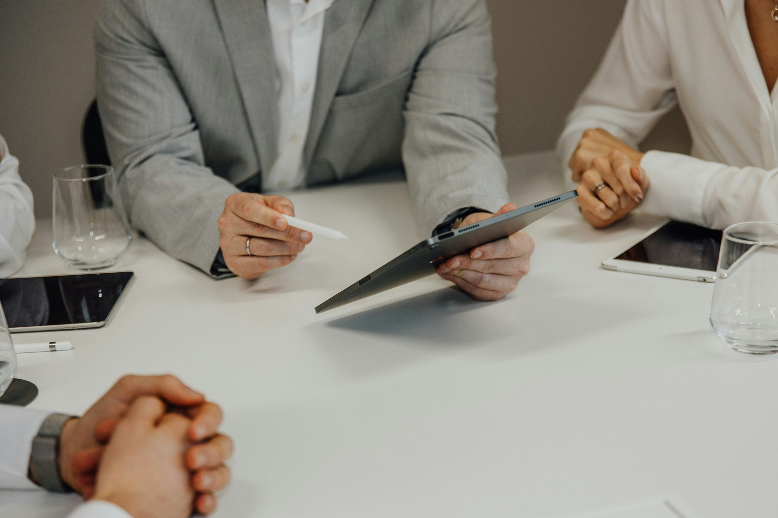 Тренинг для организаций. Командообразование. Продажи. Успешные переговоры. «В КРУГУ» Психологические тренинги в Санкт-Петербурге в живом формате