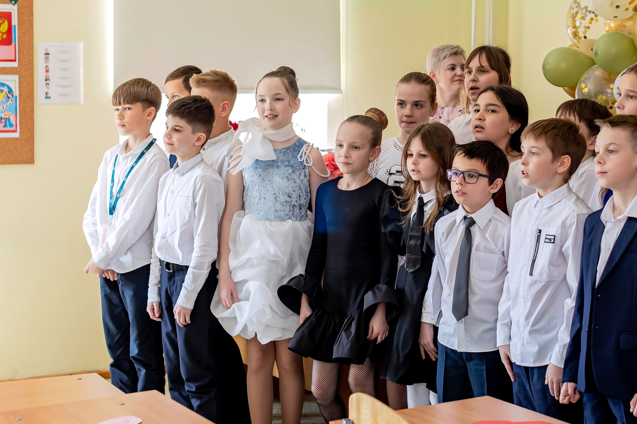 Выпускной в начальной школе в классе. Фотограф и видеограф Москва. Свадебный фотограф, видеограф. Выпускные альбомы. Оживающие альбомы