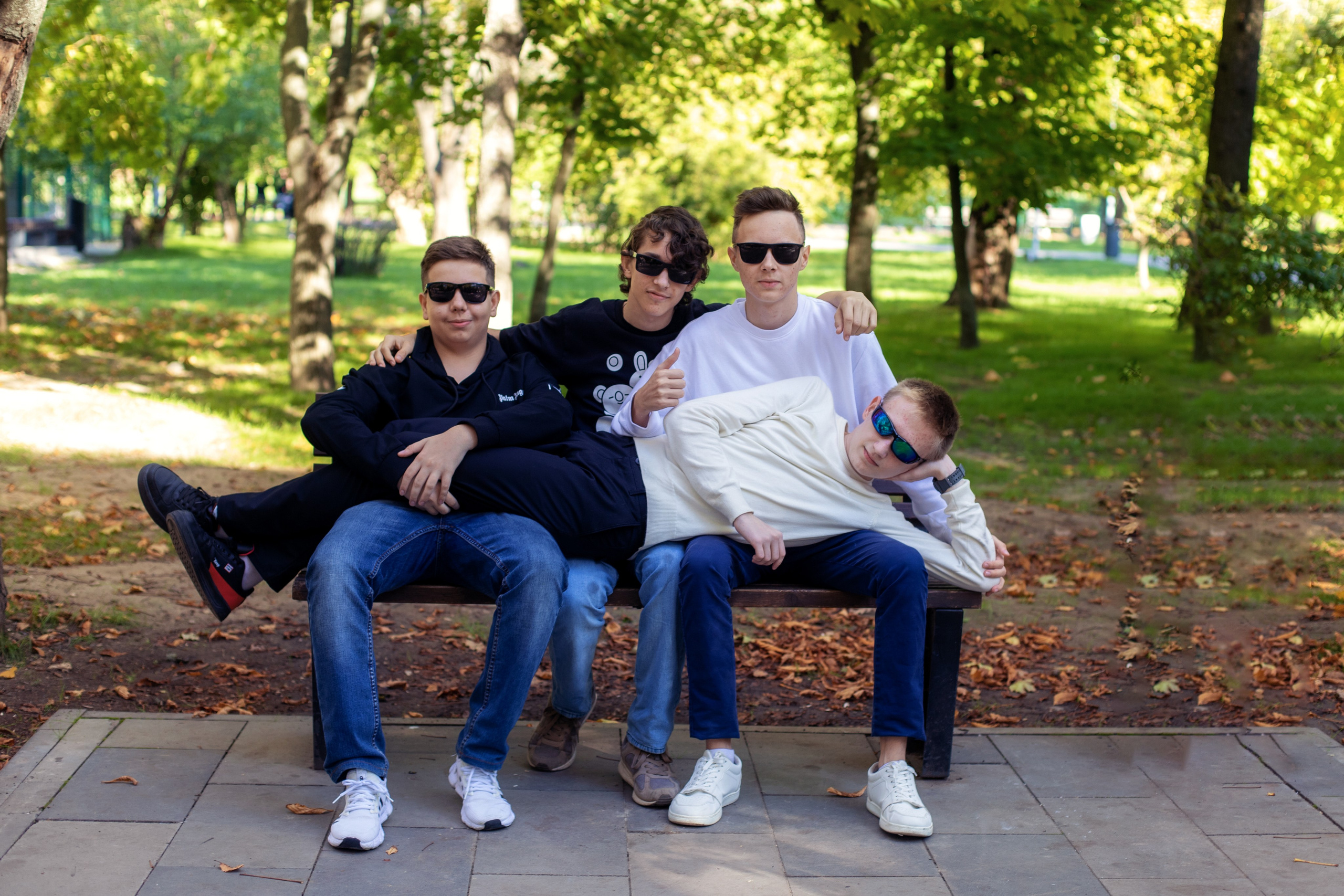 Пример уличной фотосессии 9 класс 34 школы г. Таганрога. Выпускные альбомы в Таганроге и Ростовской Области