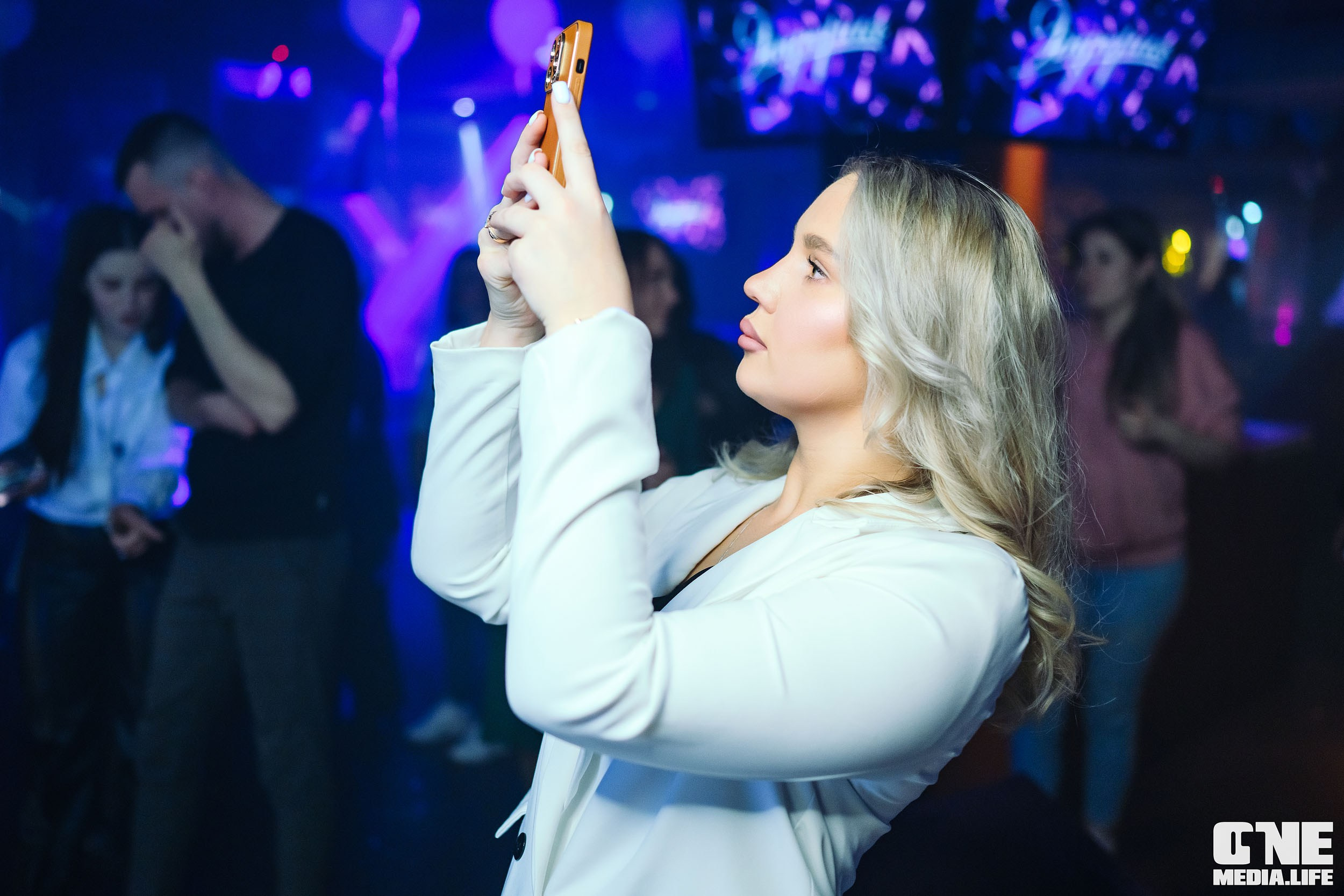 Фотоотчет с вечеринки в караоке-клубе Эйфория. One Media Life: фоторепортажи, фотоотчеты с мероприятий и заведений