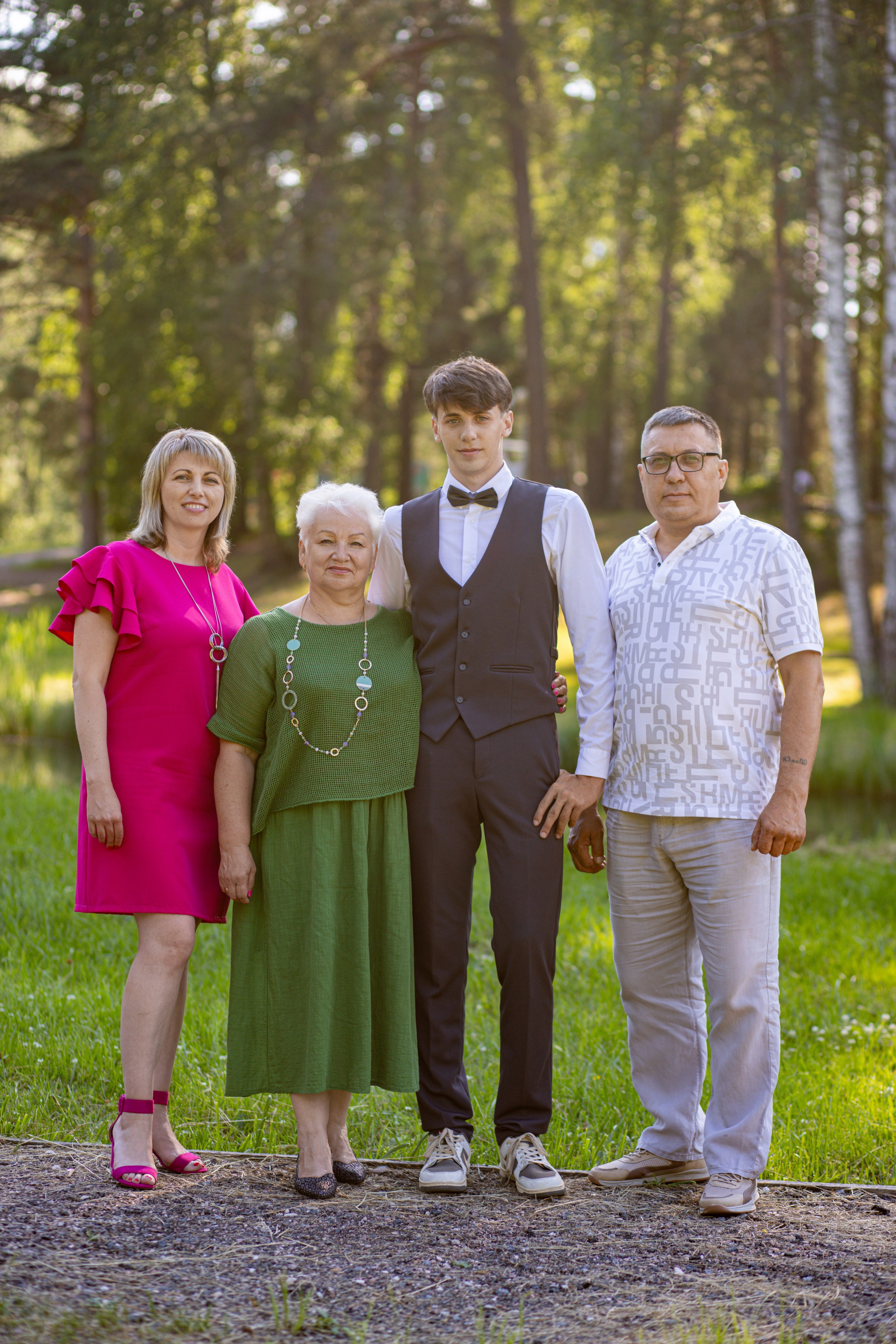 Фотосессия на выпускной. Школа № 12, 11 класс, 2024 г. Студия выпускных альбомов Остров