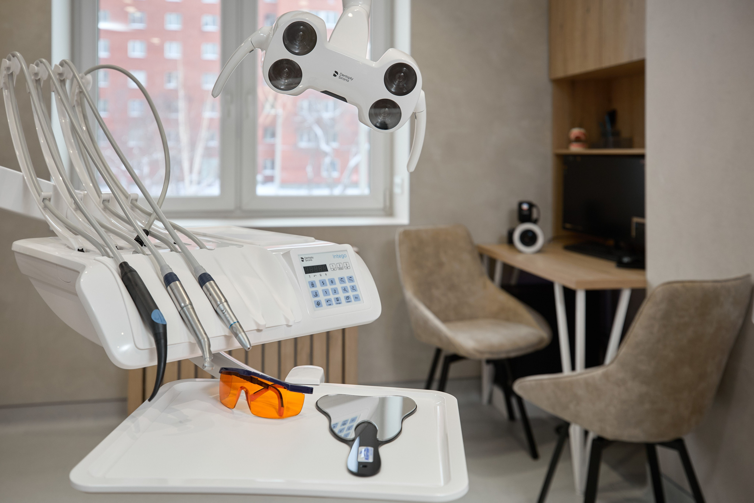 Фотосессия стоматологии Шустовы в Екатеринбурге. Фотограф для бизнеса Константин Брусницын в Екатеринбурге