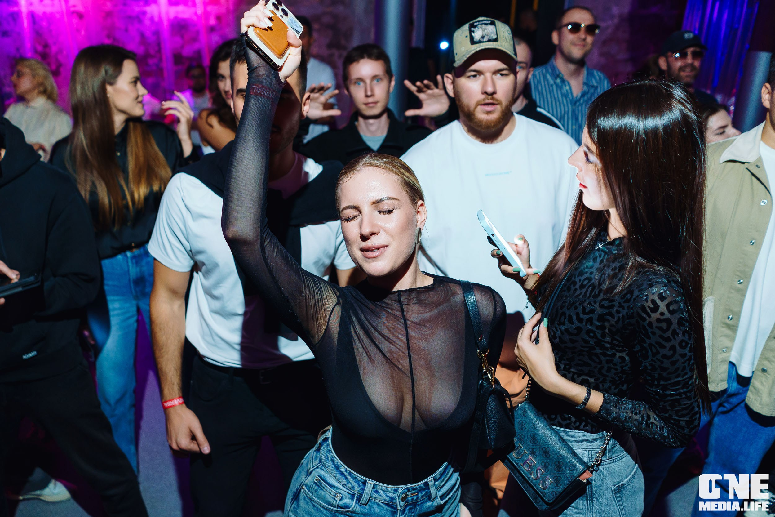 Фоторепортаж из клуба UNIVERSAL. One Media Life: фоторепортажи, фотоотчеты с мероприятий и заведений