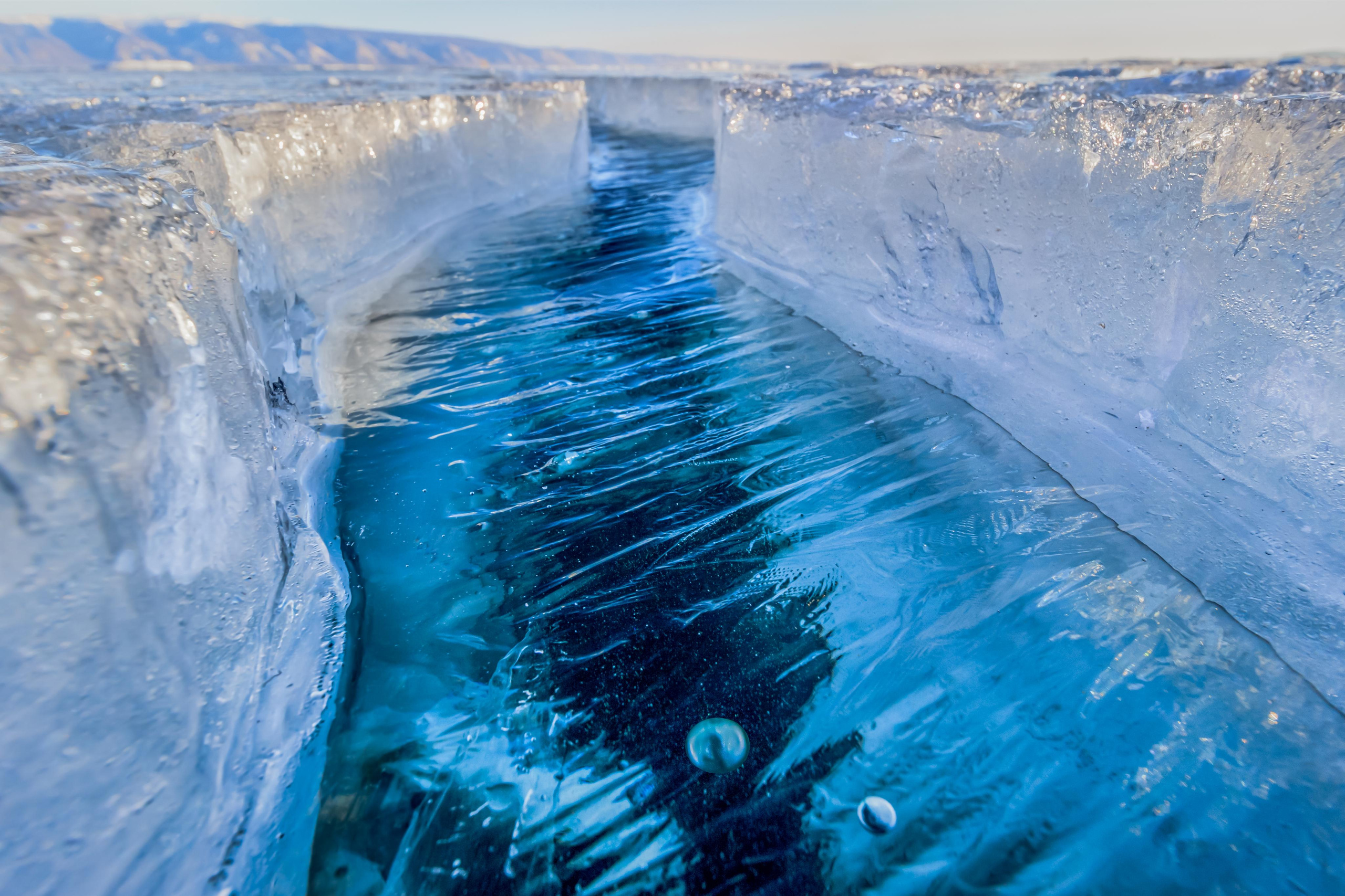 crack of Baikal ice