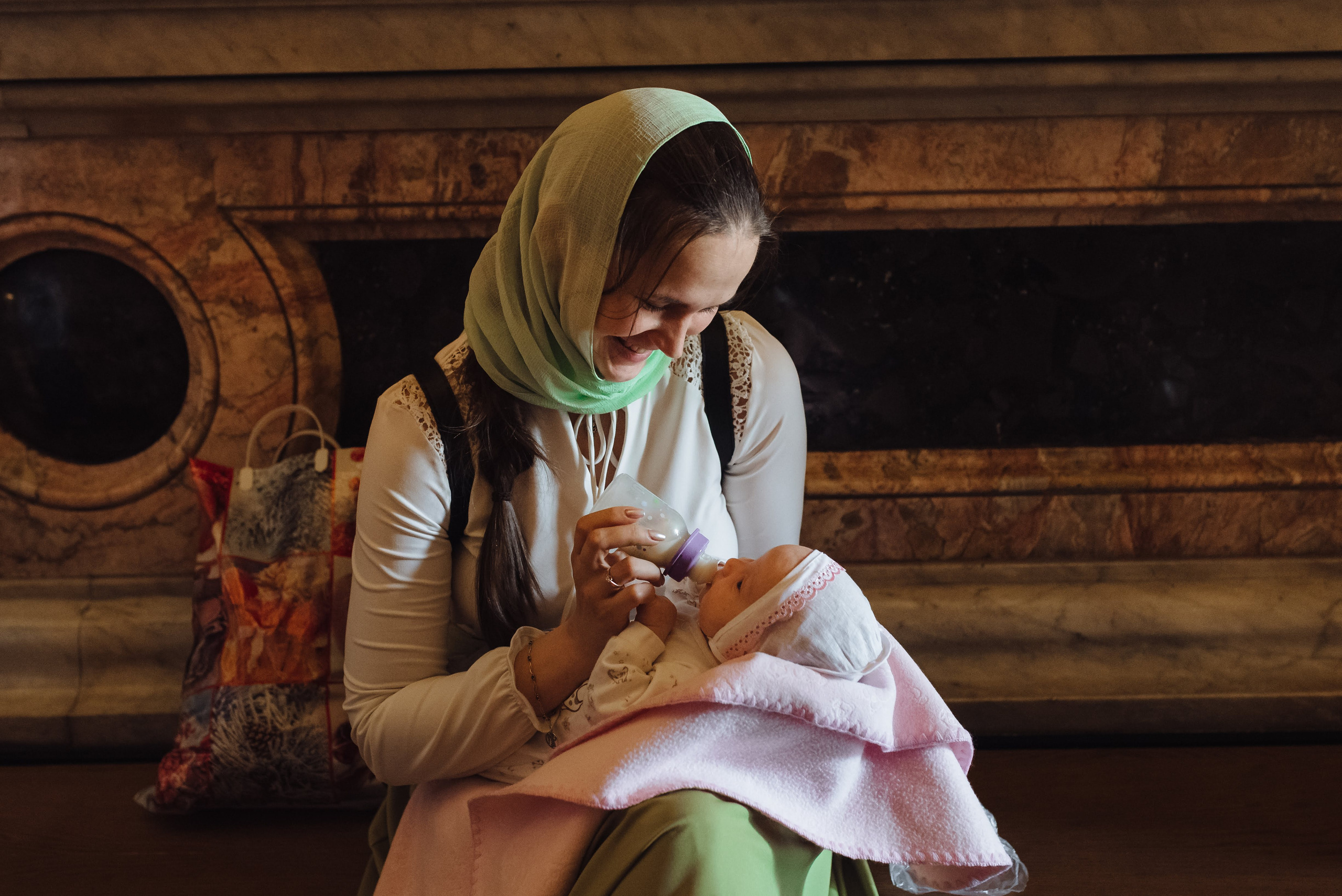 Фотосъёмка крещения в Санкт-Петербурге — Маргарита Иванова, фотограф. Профессиональный фотограф беременности в СПБ. Стильные фотосессии беременности в стиле минимализм и классическая фотография