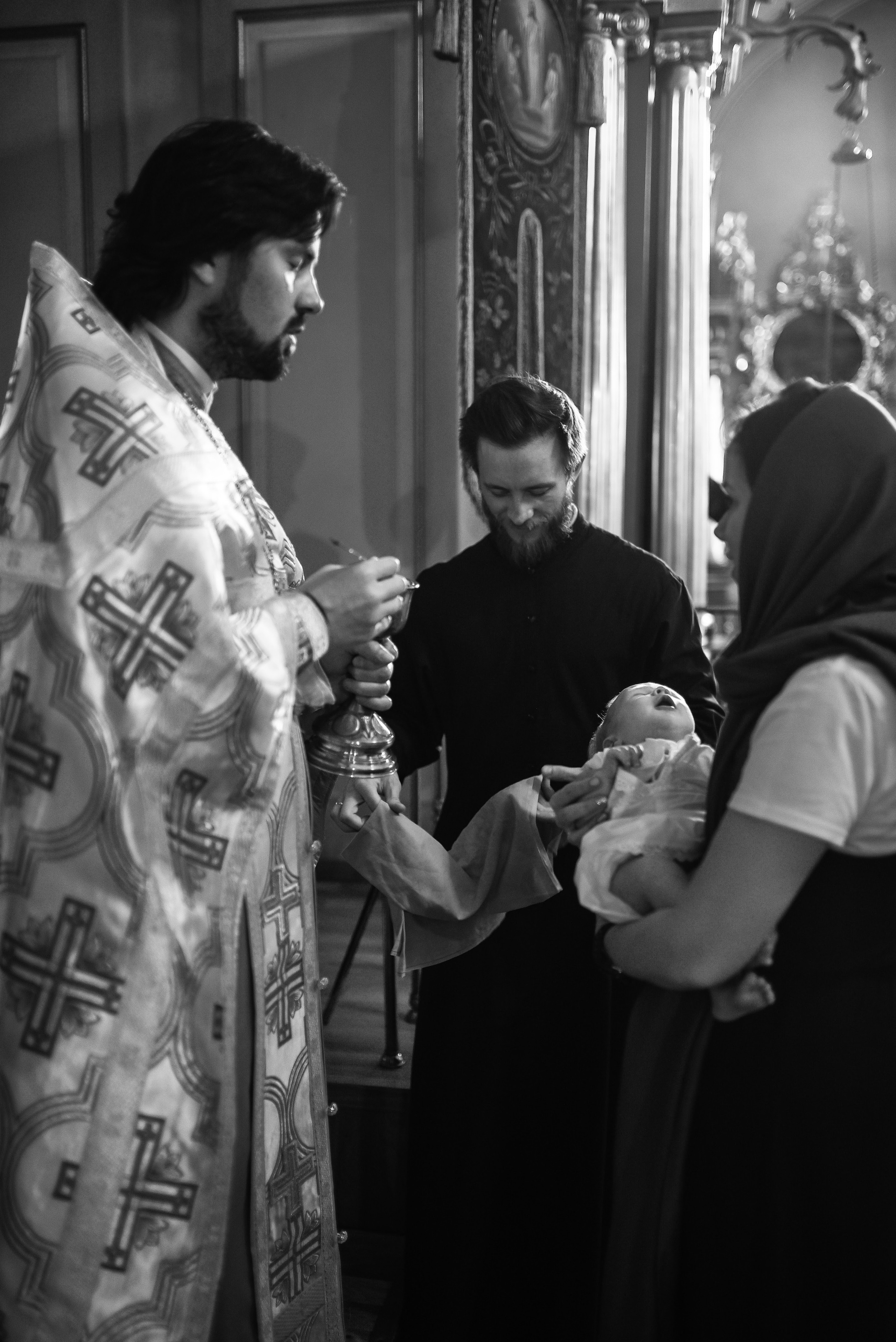 Фотосъёмка крещения в Санкт-Петербурге — Маргарита Иванова, фотограф. Профессиональный фотограф беременности в СПБ. Стильные фотосессии беременности в стиле минимализм и классическая фотография