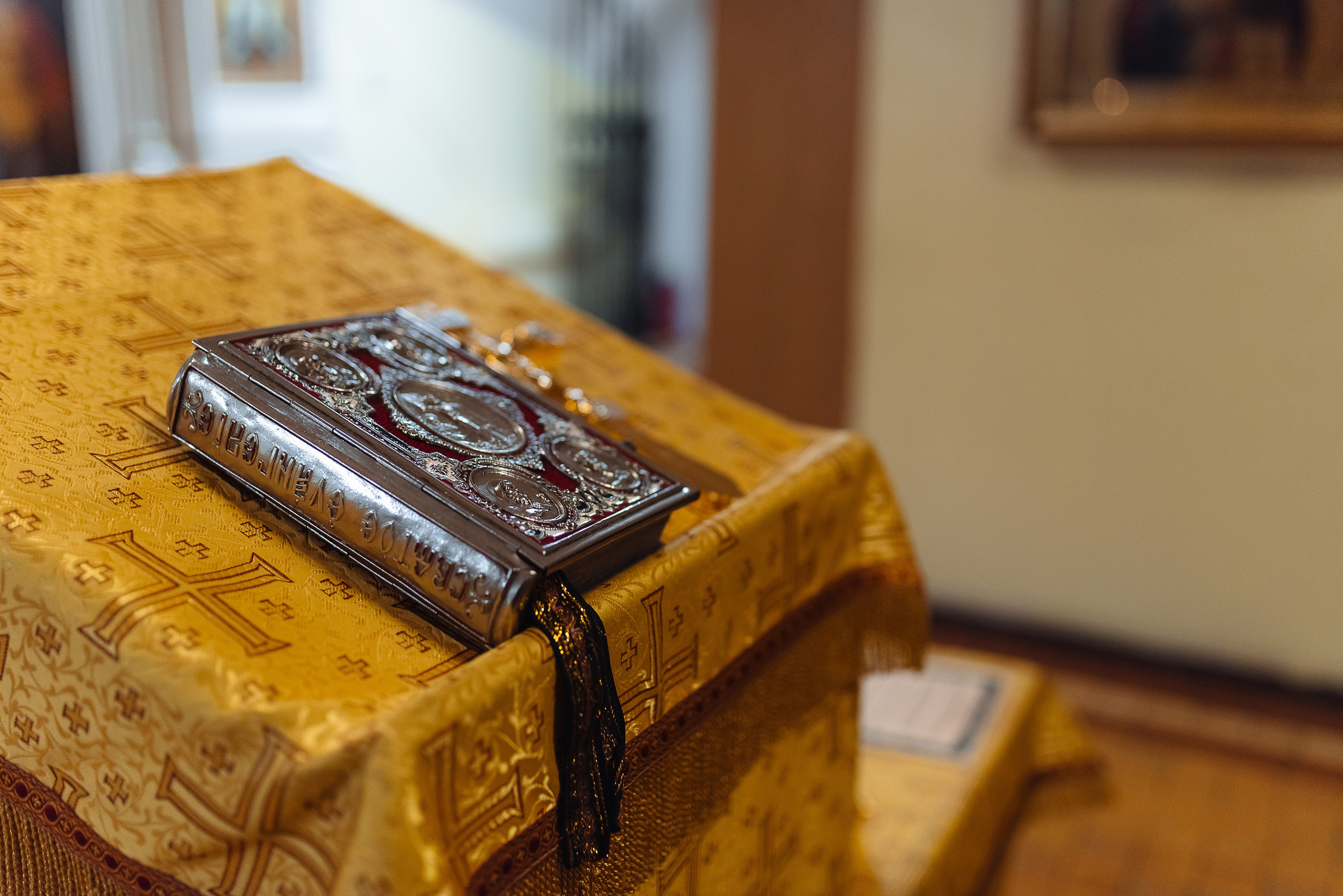 Фотосъёмка крещения в Санкт-Петербурге — Маргарита Иванова, фотограф. Профессиональный фотограф беременности в СПБ. Стильные фотосессии беременности в стиле минимализм и классическая фотография