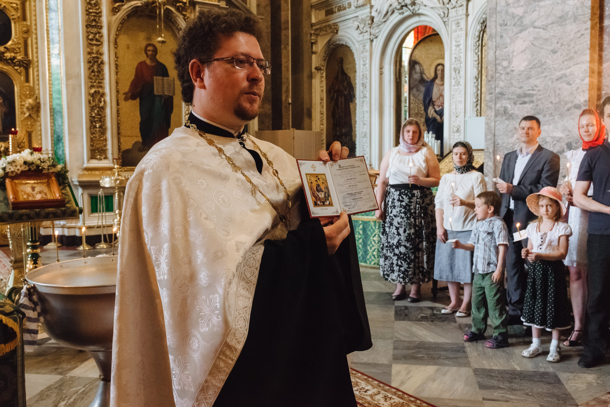 Фотосъёмка крещения в Санкт-Петербурге — Маргарита Иванова, фотограф. Профессиональный фотограф беременности в СПБ. Стильные фотосессии беременности в стиле минимализм и классическая фотография