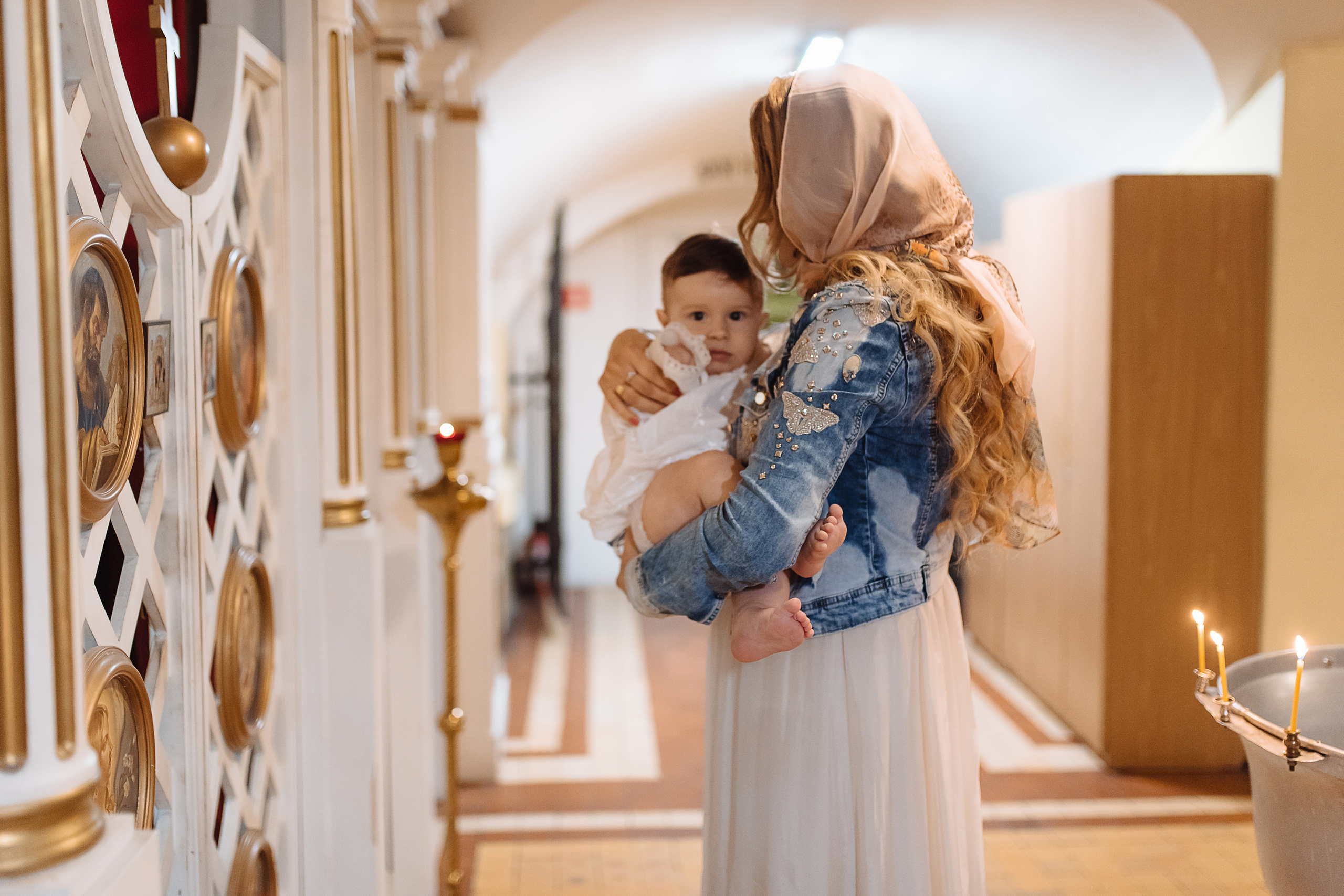Фотосъёмка крещения в Санкт-Петербурге — Маргарита Иванова, фотограф. Профессиональный фотограф беременности в СПБ. Стильные фотосессии беременности в стиле минимализм и классическая фотография