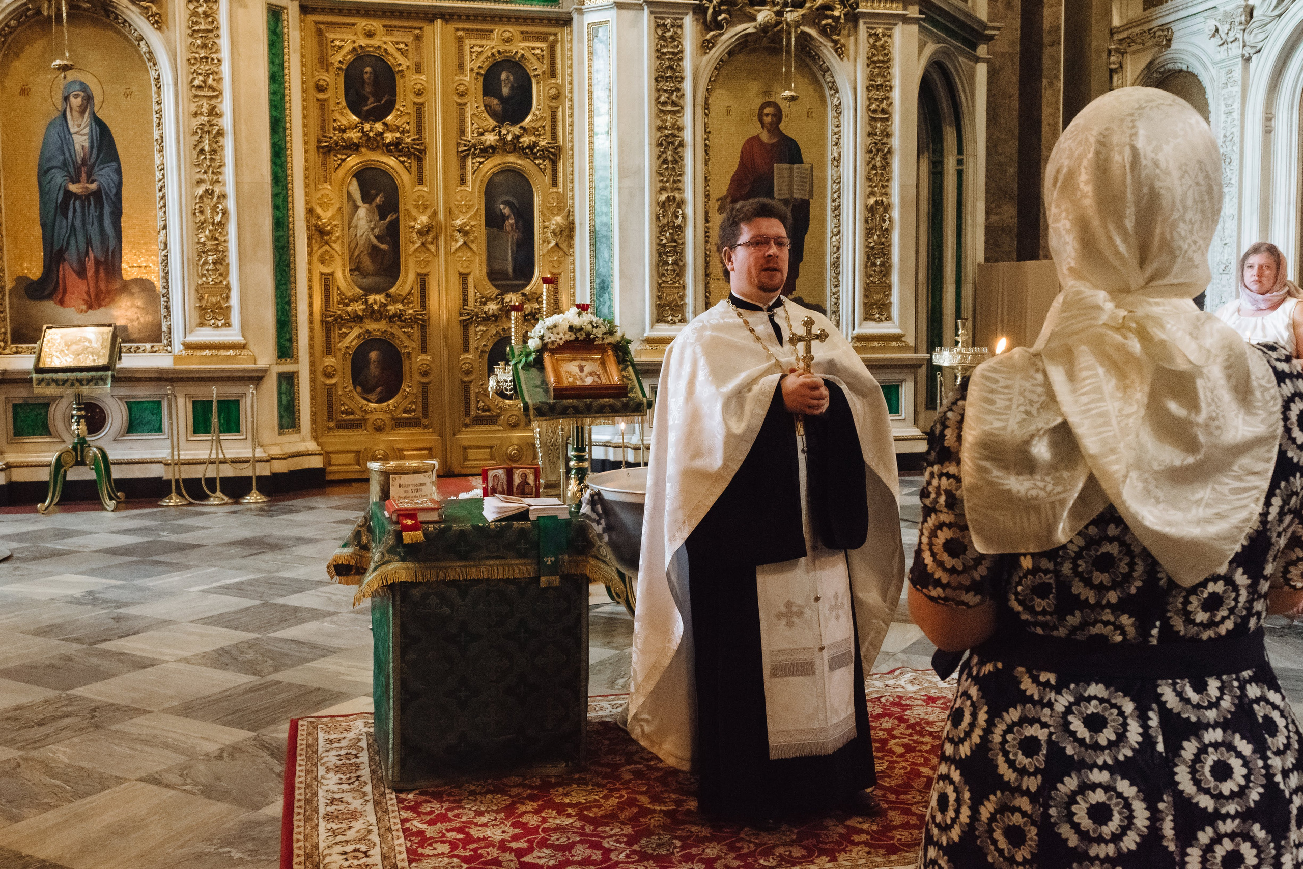 Фотосъёмка крещения в Санкт-Петербурге — Маргарита Иванова, фотограф. Профессиональный фотограф беременности в СПБ. Стильные фотосессии беременности в стиле минимализм и классическая фотография
