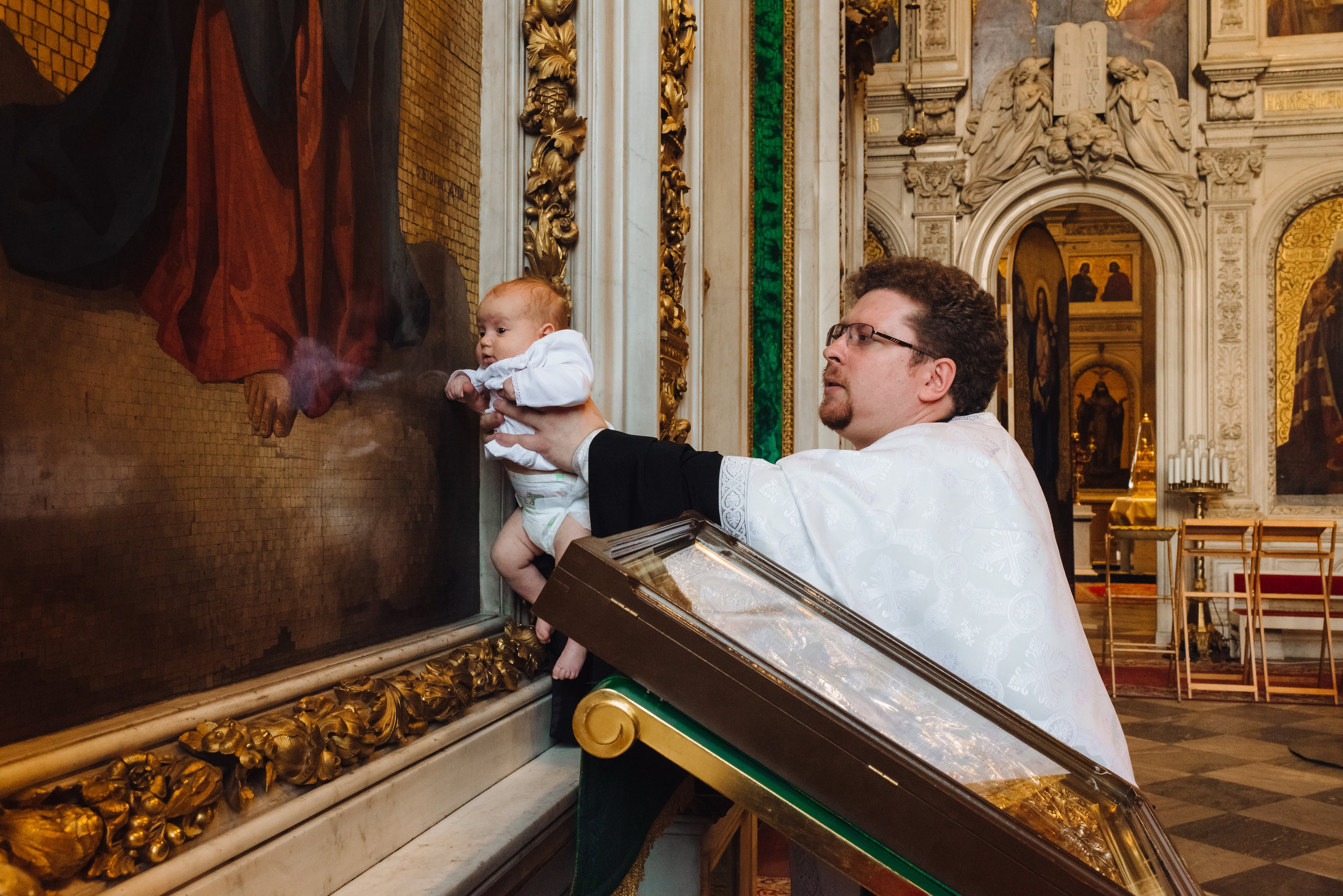 Фотосъёмка крещения в Санкт-Петербурге — Маргарита Иванова, фотограф. Профессиональный фотограф беременности в СПБ. Стильные фотосессии беременности в стиле минимализм и классическая фотография