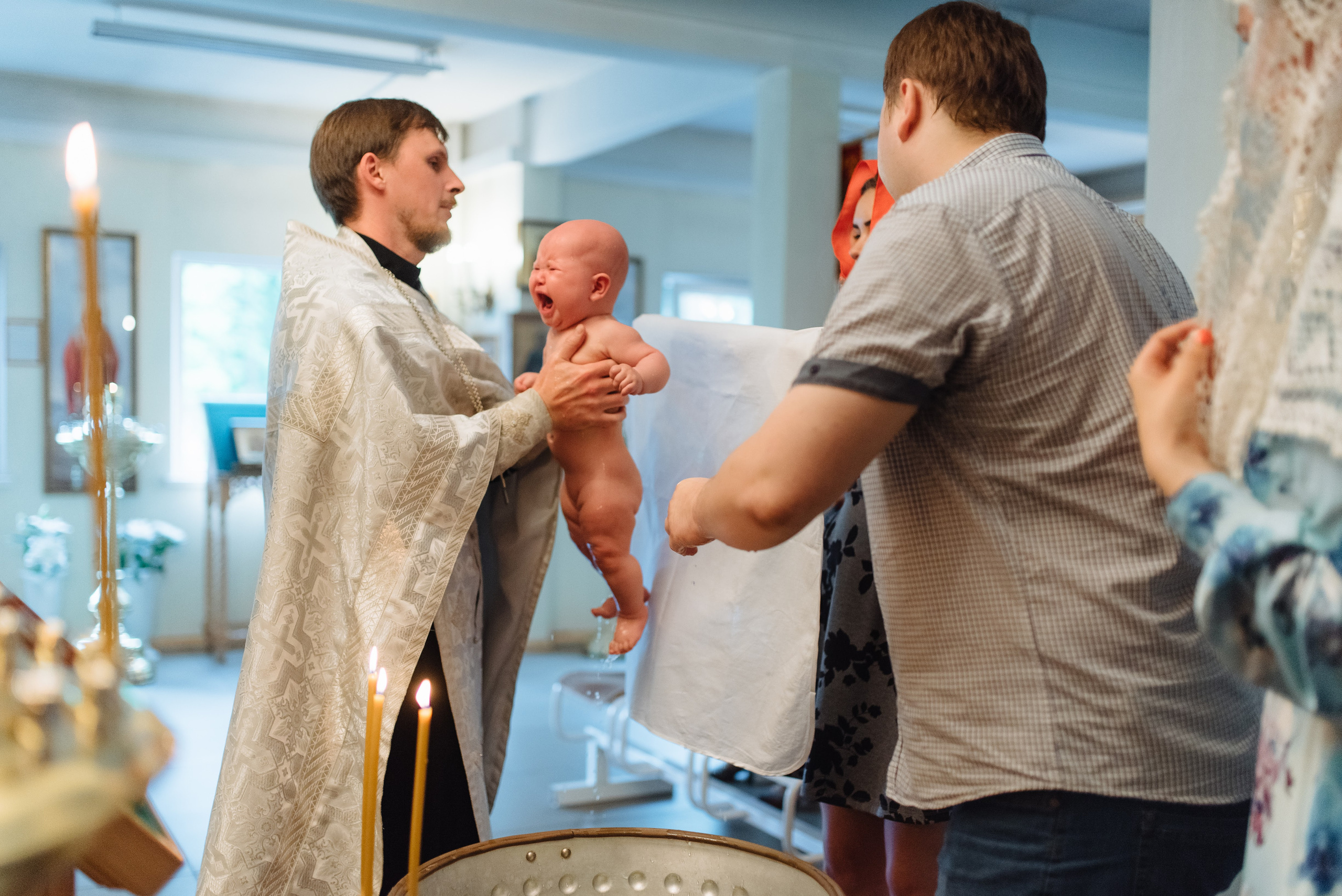 Фотосъёмка крещения в Санкт-Петербурге — Маргарита Иванова, фотограф. Профессиональный фотограф беременности в СПБ. Стильные фотосессии беременности в стиле минимализм и классическая фотография