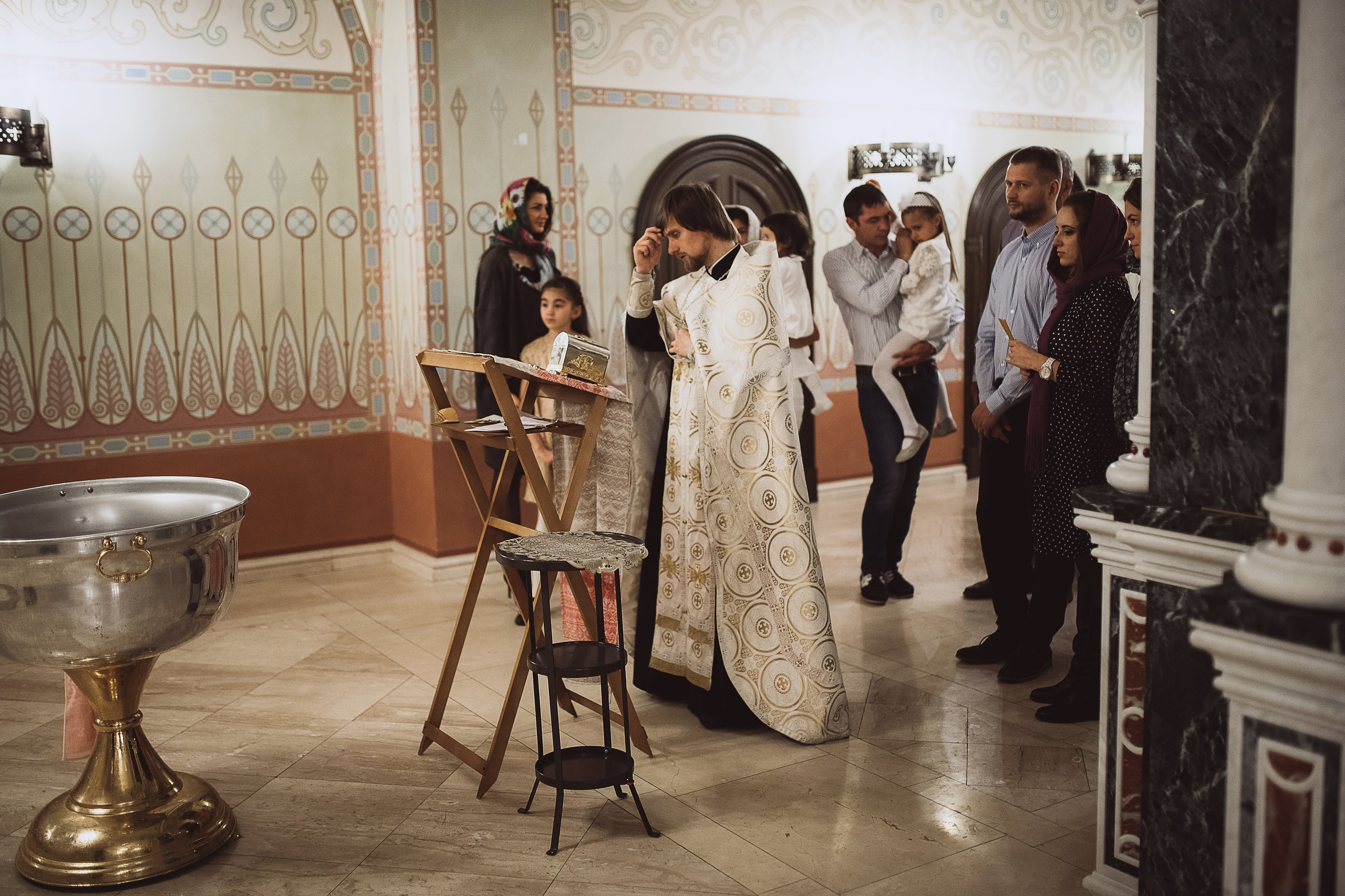 Фотосъёмка крещения в Санкт-Петербурге — Маргарита Иванова, фотограф. Профессиональный фотограф беременности в СПБ. Стильные фотосессии беременности в стиле минимализм и классическая фотография