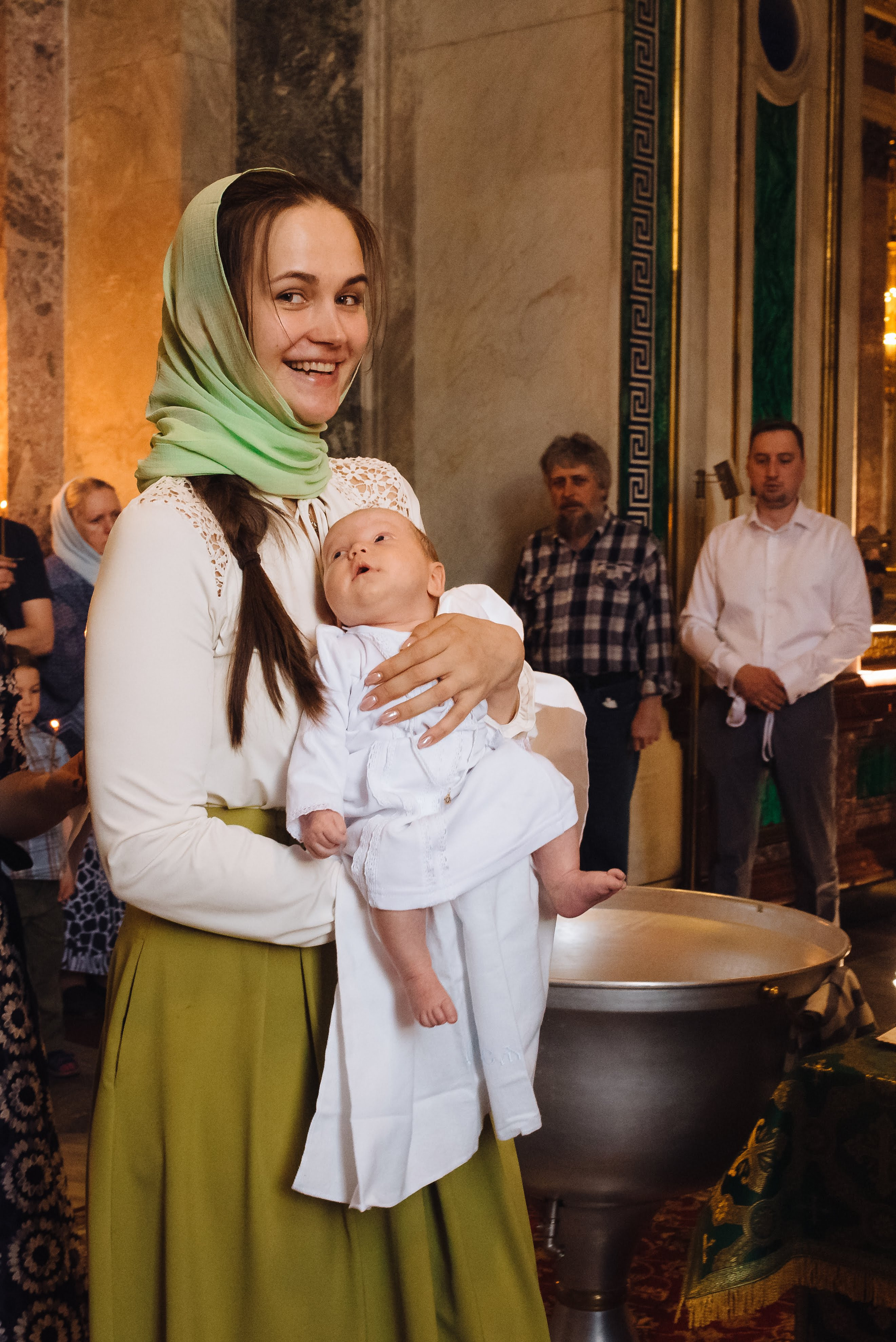 Фотосъёмка крещения в Санкт-Петербурге — Маргарита Иванова, фотограф. Профессиональный фотограф беременности в СПБ. Стильные фотосессии беременности в стиле минимализм и классическая фотография