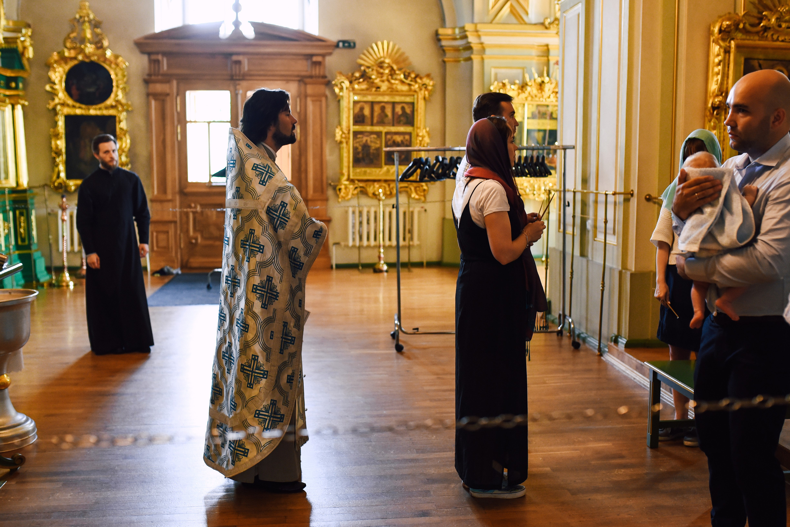 Фотосъёмка крещения в Санкт-Петербурге — Маргарита Иванова, фотограф. Профессиональный фотограф беременности в СПБ. Стильные фотосессии беременности в стиле минимализм и классическая фотография