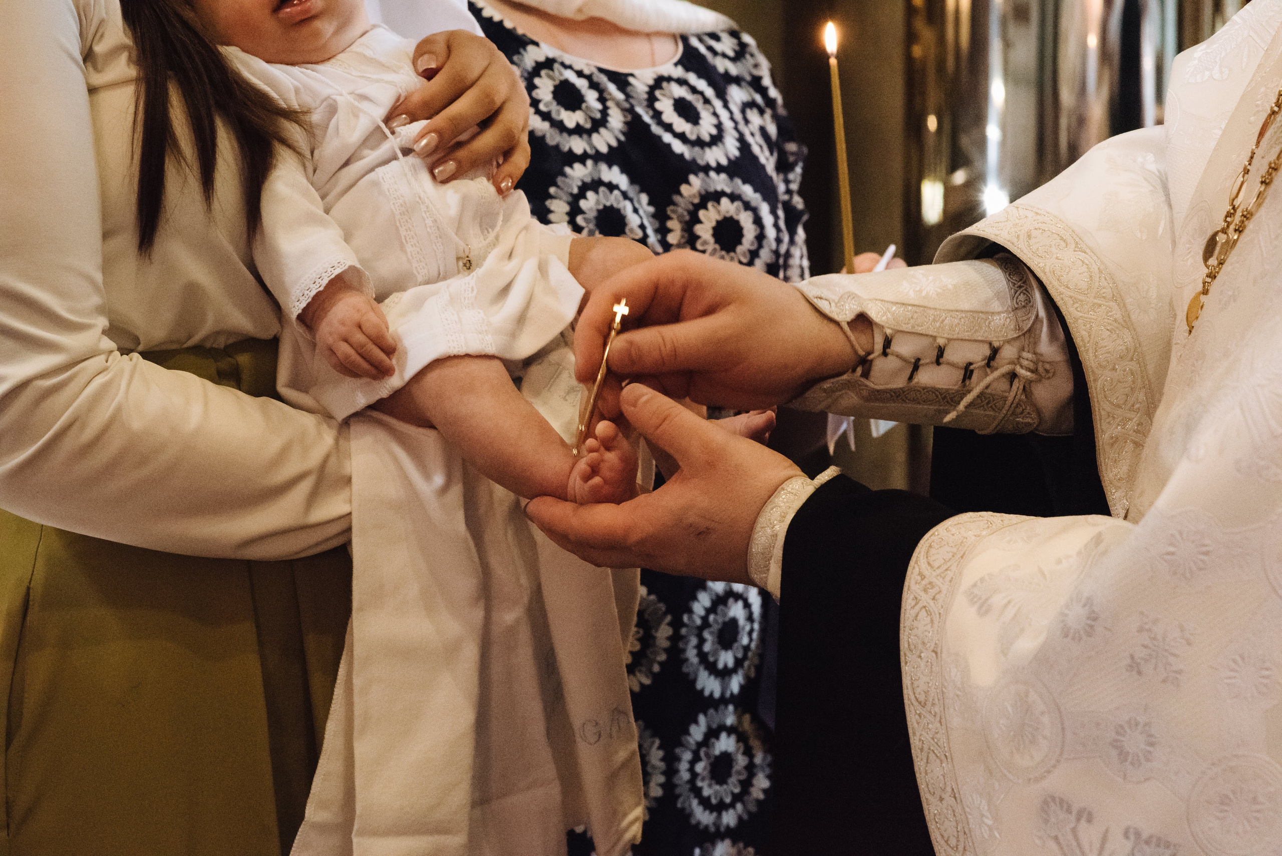 Фотосъёмка крещения в Санкт-Петербурге — Маргарита Иванова, фотограф. Профессиональный фотограф беременности в СПБ. Стильные фотосессии беременности в стиле минимализм и классическая фотография