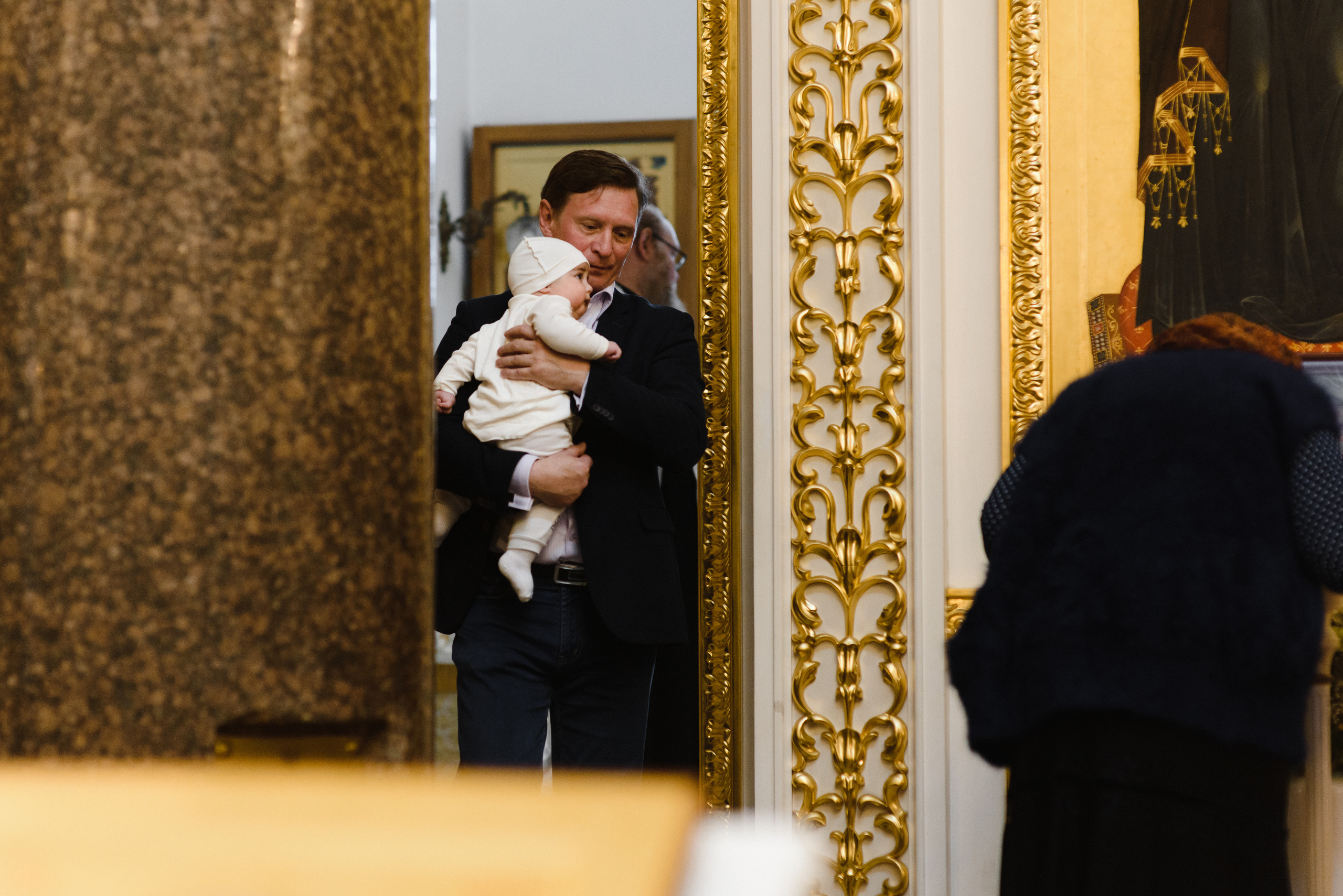 Фотосъёмка крещения в Санкт-Петербурге — Маргарита Иванова, фотограф. Профессиональный фотограф беременности в СПБ. Стильные фотосессии беременности в стиле минимализм и классическая фотография