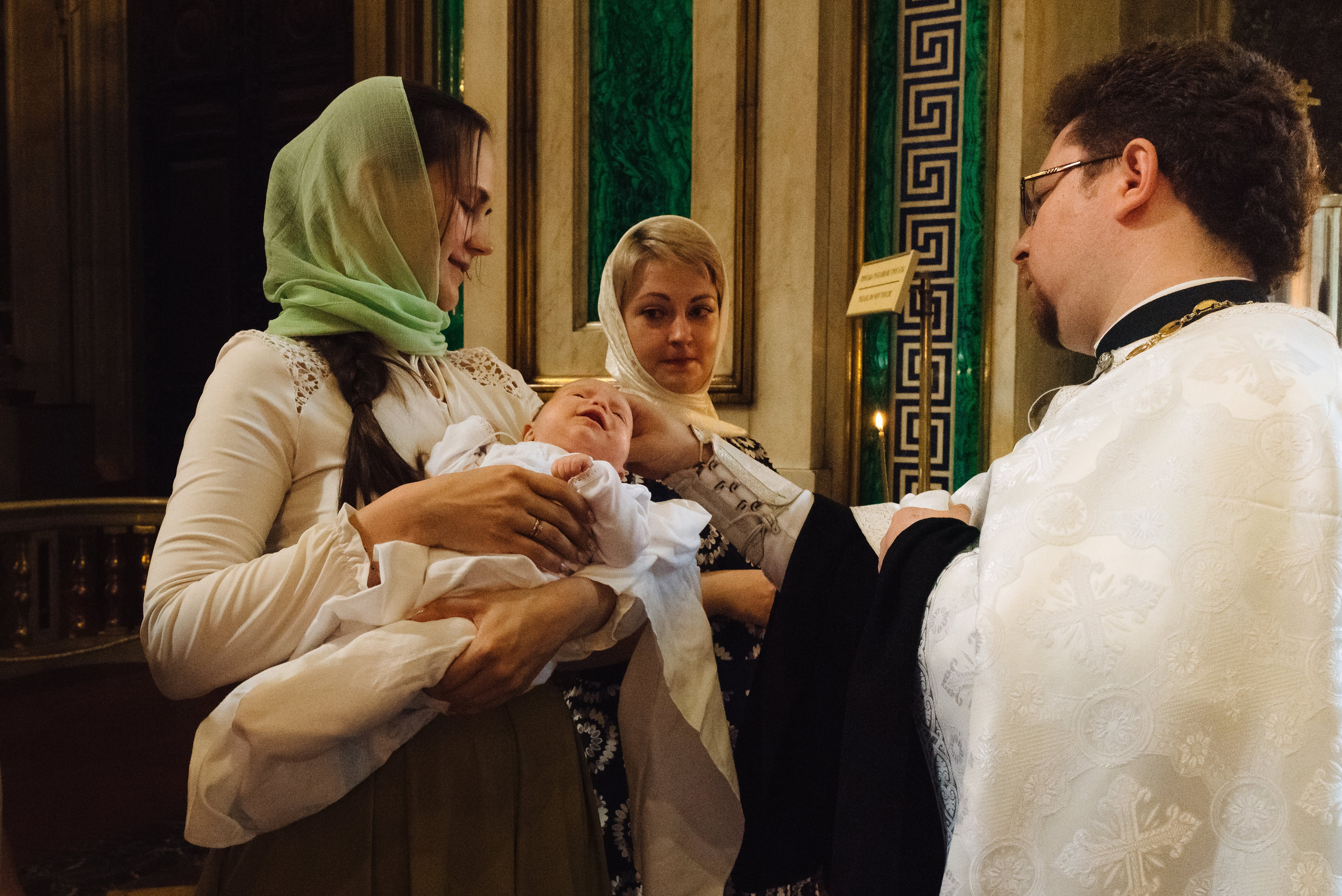 Фотосъёмка крещения в Санкт-Петербурге — Маргарита Иванова, фотограф. Профессиональный фотограф беременности в СПБ. Стильные фотосессии беременности в стиле минимализм и классическая фотография