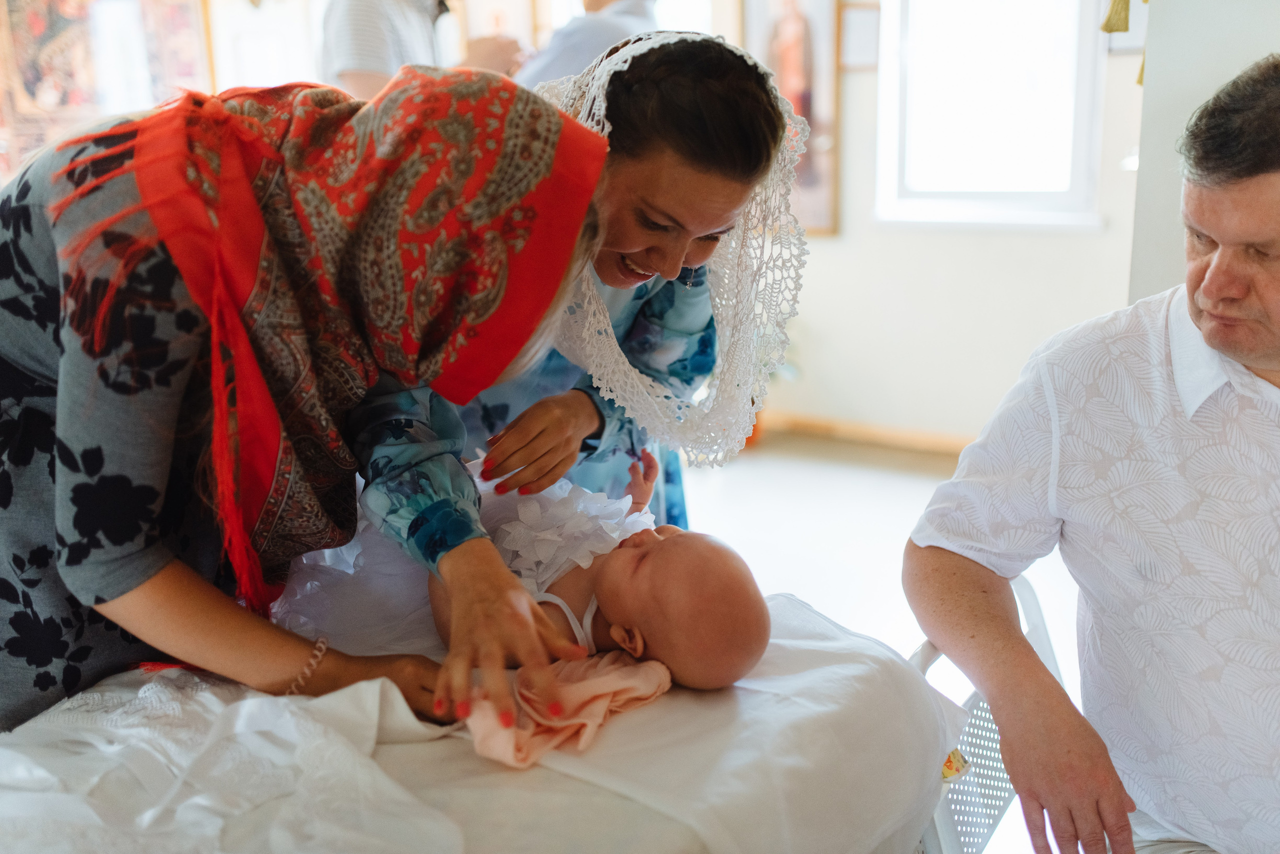Фотосъёмка крещения в Санкт-Петербурге — Маргарита Иванова, фотограф. Профессиональный фотограф беременности в СПБ. Стильные фотосессии беременности в стиле минимализм и классическая фотография
