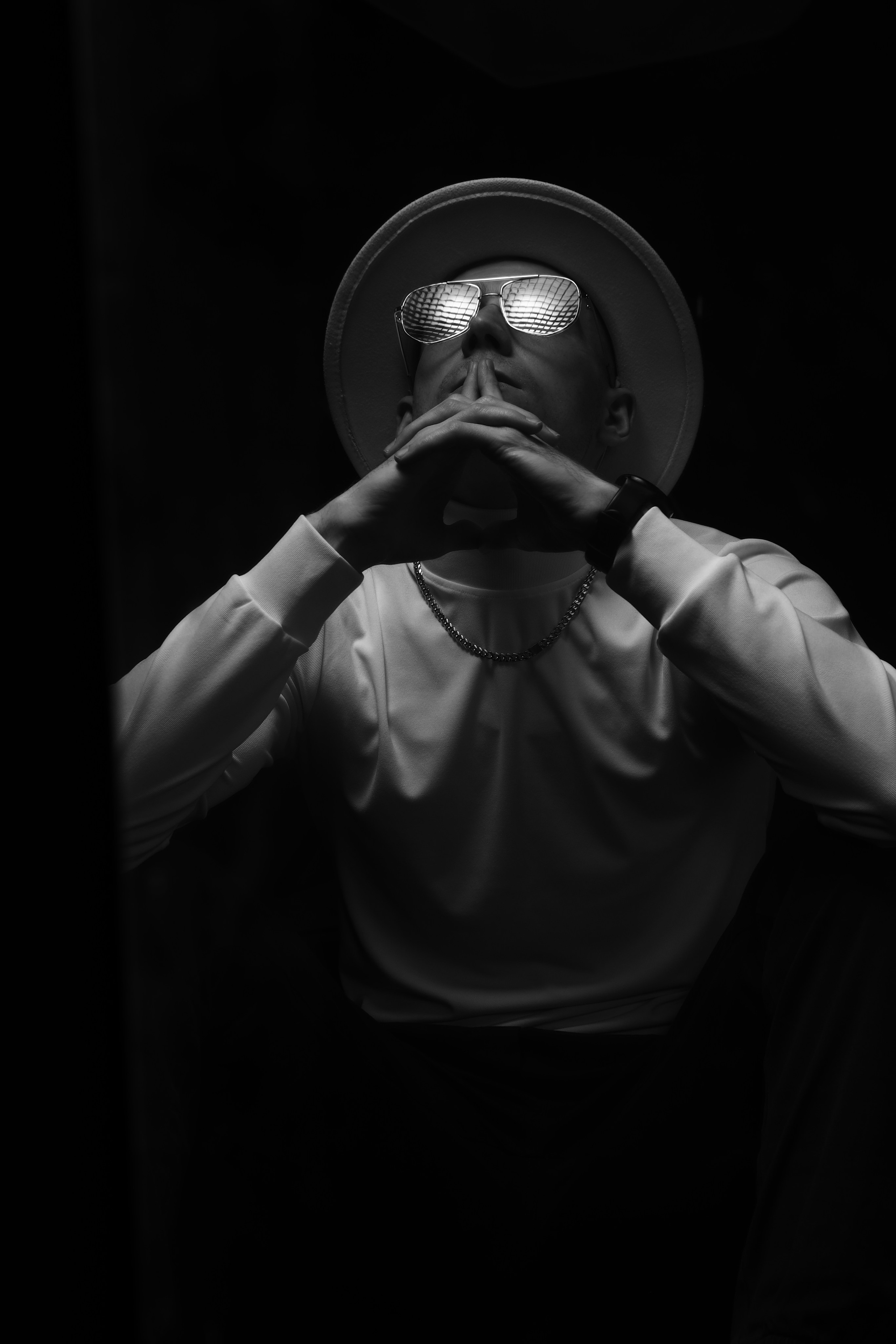 The White hat Alex. Профессиональный фотограф в Воронеже Владислав Крылов