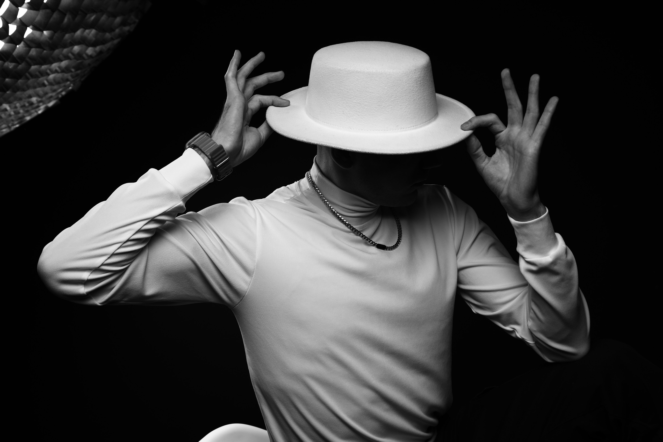 The White hat Alex. Профессиональный фотограф в Воронеже Владислав Крылов