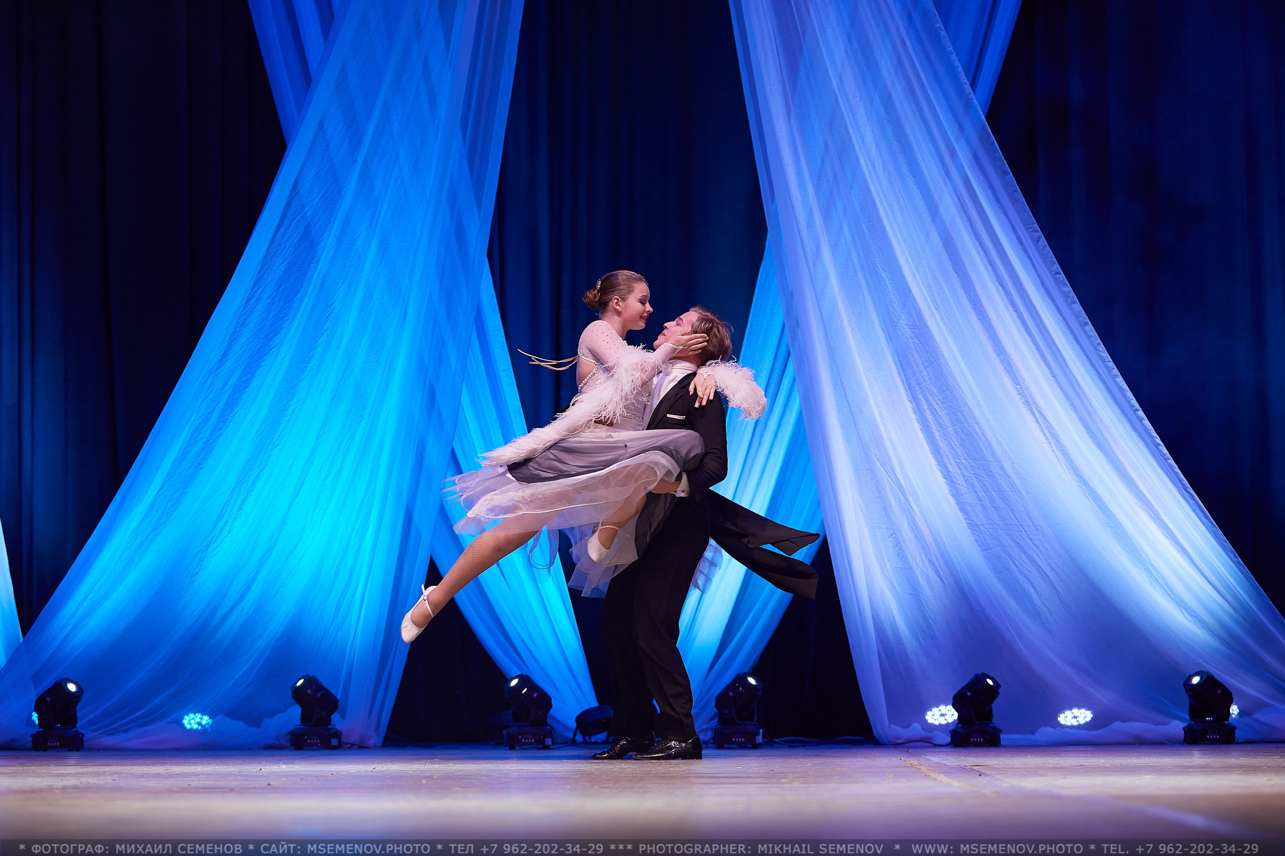 АНОНС фоторепортажа с Концерта Танцевального клуба «Apriori». Photographer for business Mikhail Semenov. Aqua photo studio, photo school