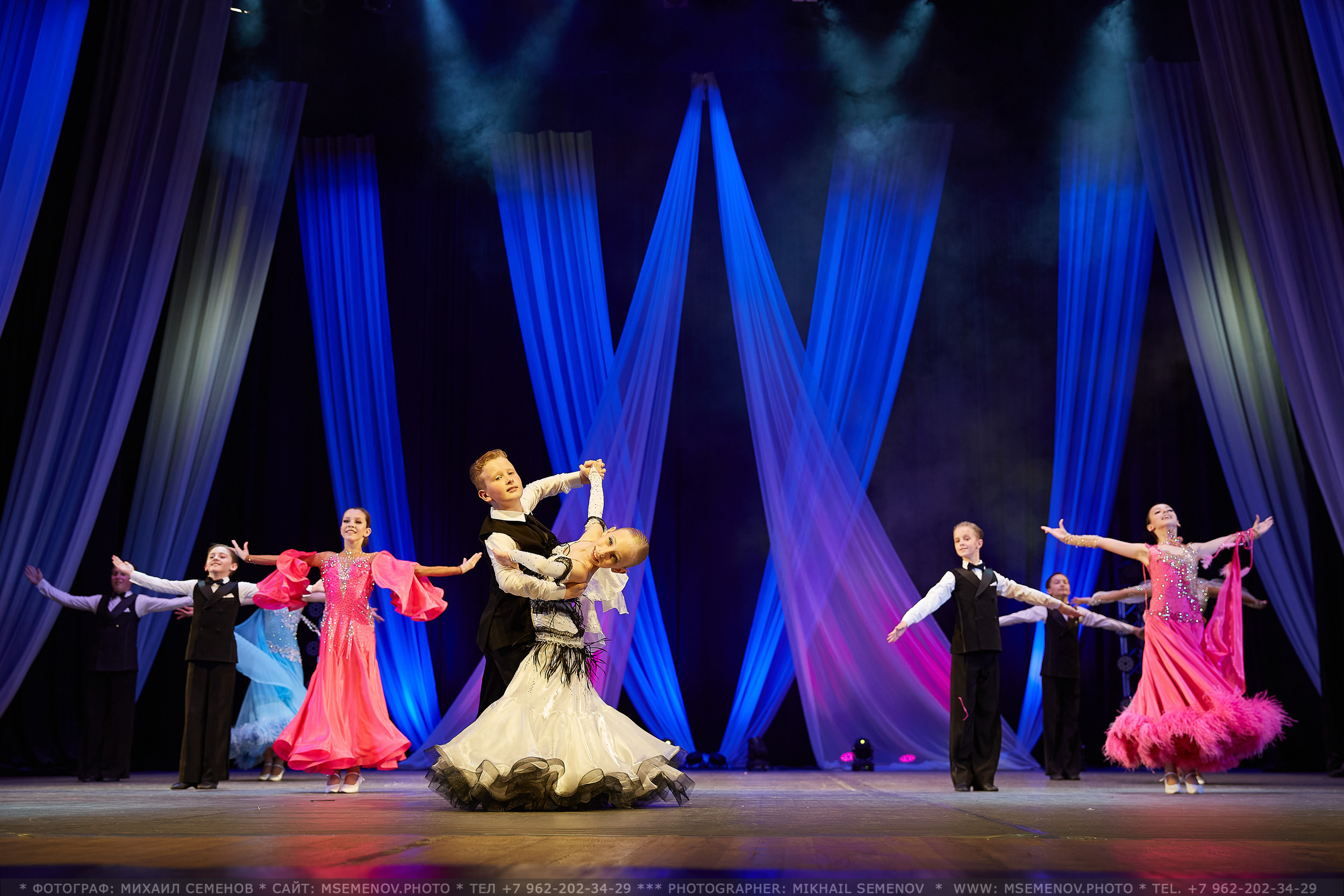 АНОНС фоторепортажа с Концерта Танцевального клуба «Apriori». Photographer for business Mikhail Semenov. Aqua photo studio, photo school