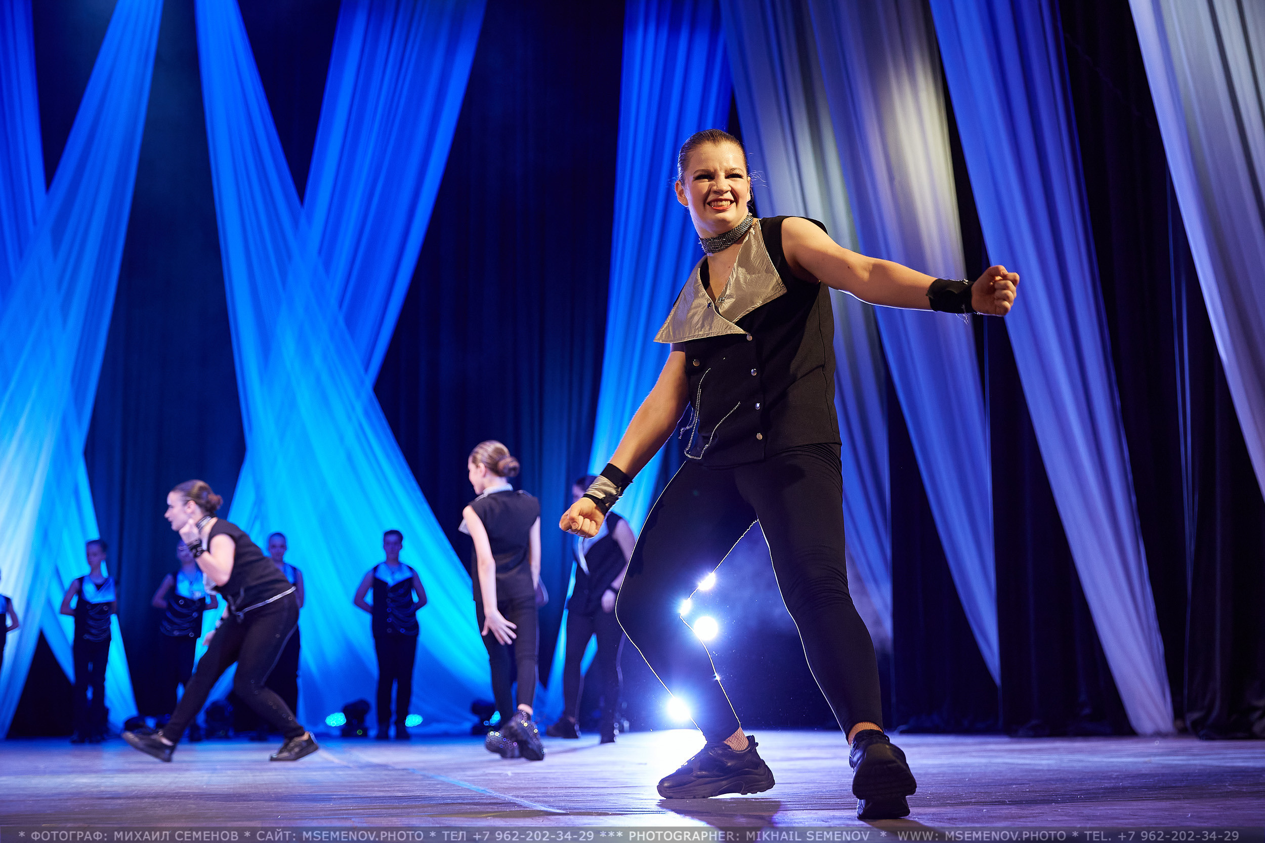 АНОНС фоторепортажа с Концерта Танцевального клуба «Apriori». Photographer for business Mikhail Semenov. Aqua photo studio, photo school