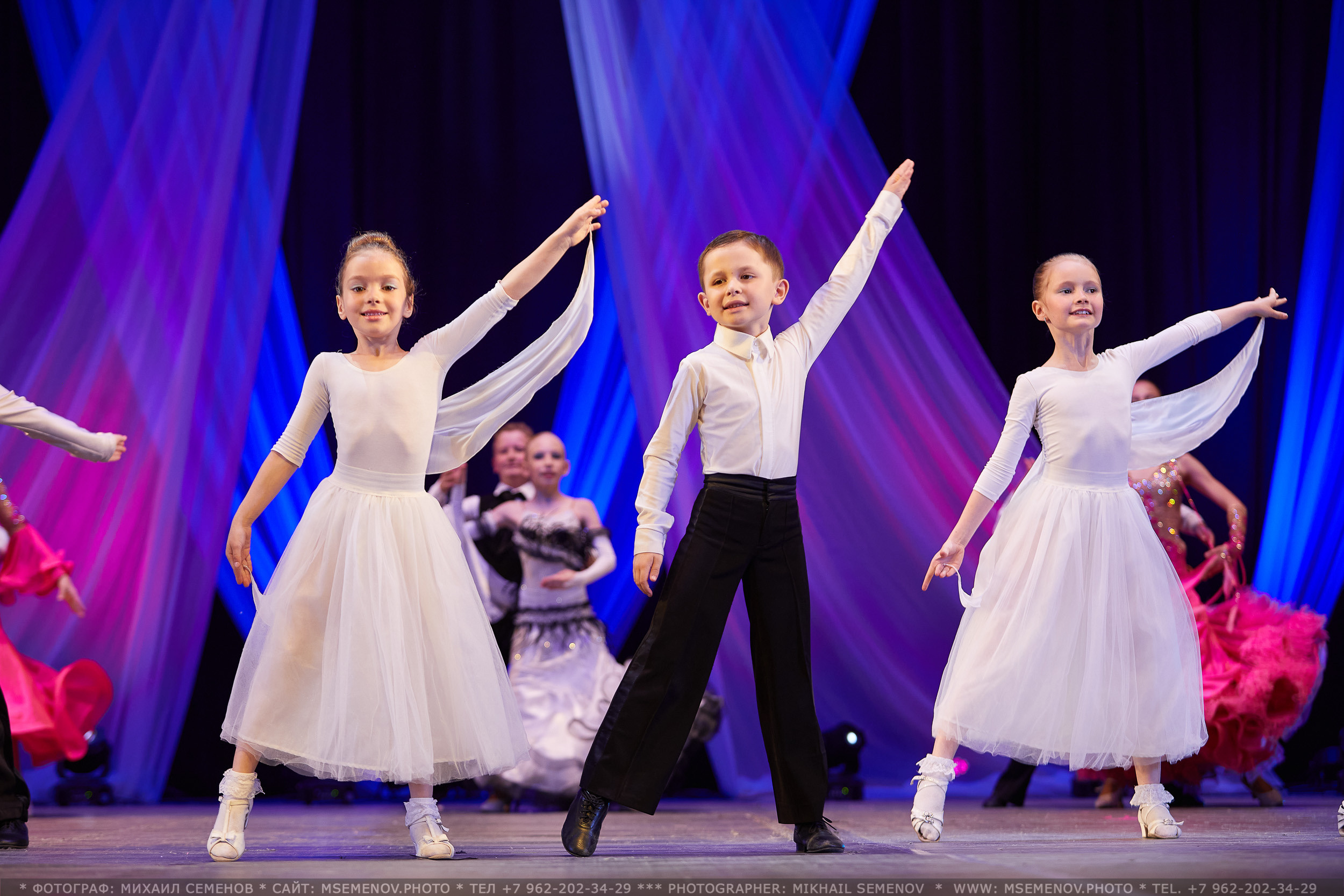 АНОНС фоторепортажа с Концерта Танцевального клуба «Apriori». Photographer for business Mikhail Semenov. Aqua photo studio, photo school