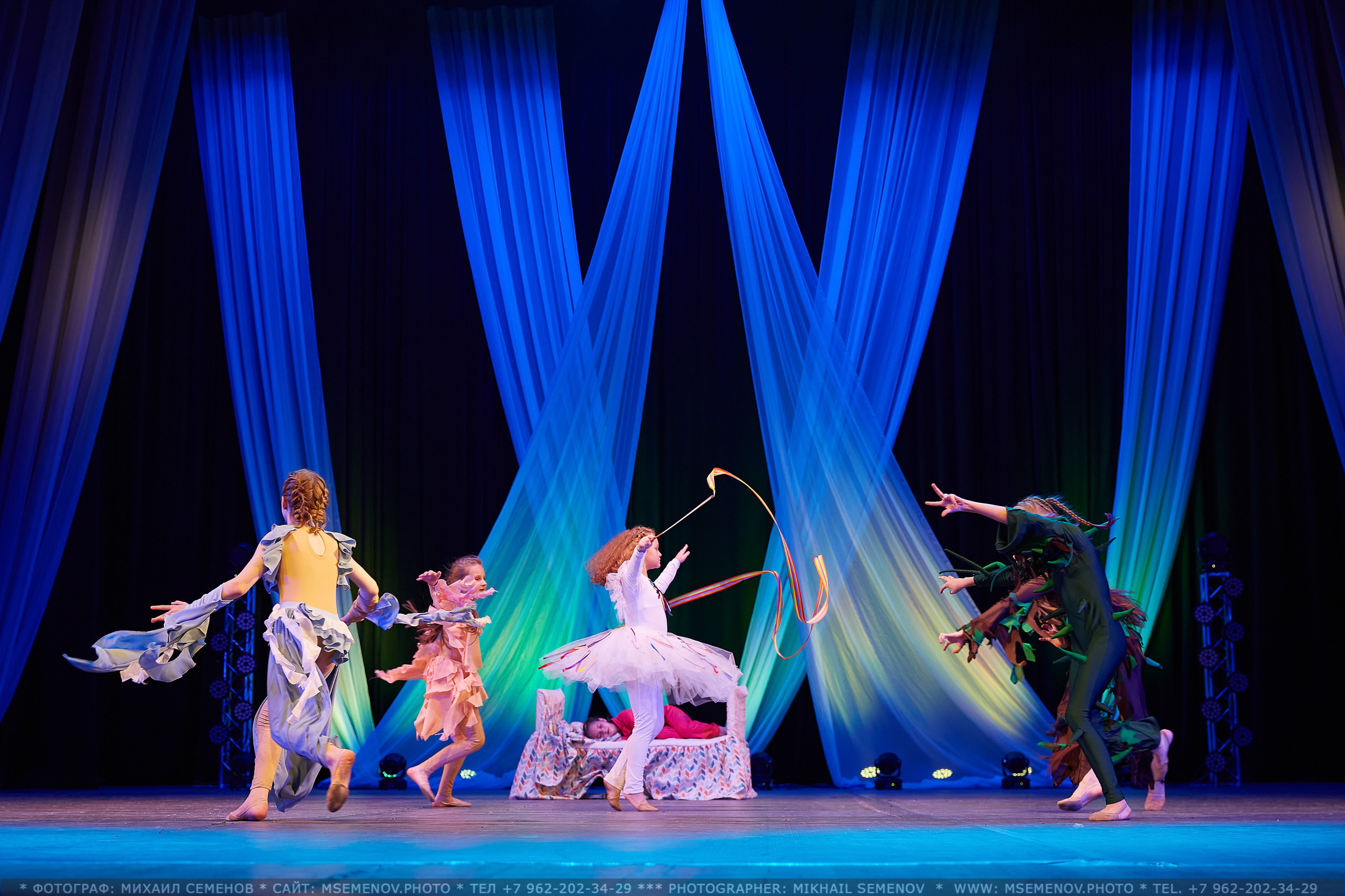 АНОНС фоторепортажа с Концерта Танцевального клуба «Apriori». Photographer for business Mikhail Semenov. Aqua photo studio, photo school