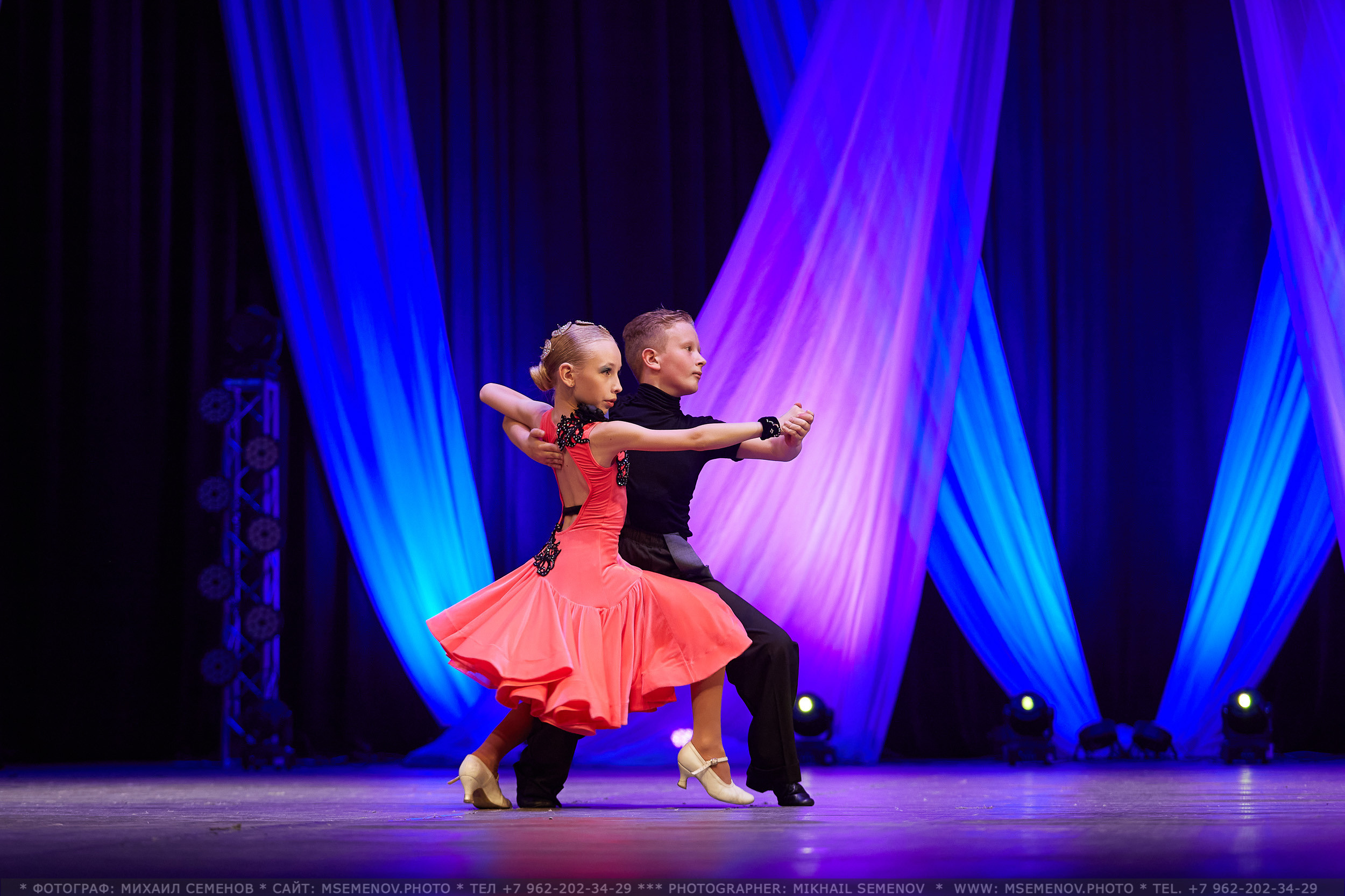АНОНС фоторепортажа с Концерта Танцевального клуба «Apriori». Photographer for business Mikhail Semenov. Aqua photo studio, photo school