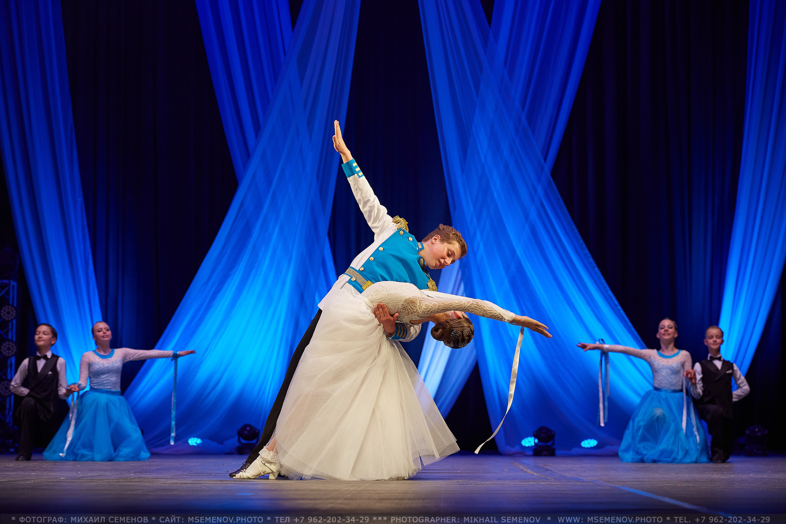 АНОНС фоторепортажа с Концерта Танцевального клуба «Apriori». Photographer for business Mikhail Semenov. Aqua photo studio, photo school