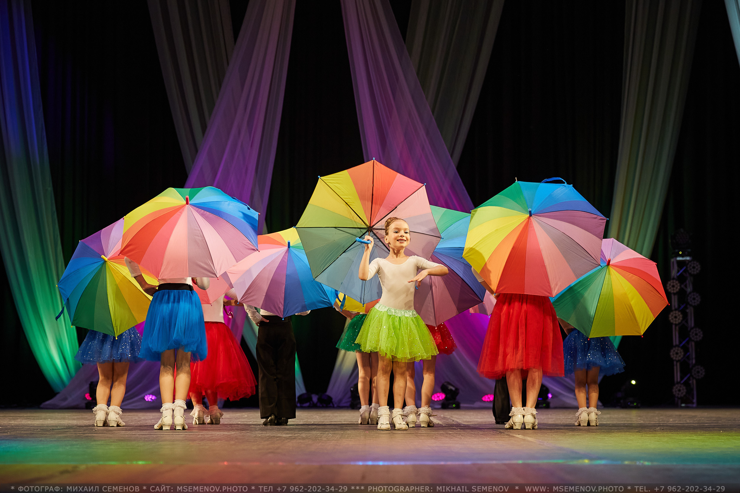 АНОНС фоторепортажа с Концерта Танцевального клуба «Apriori». Photographer for business Mikhail Semenov. Aqua photo studio, photo school