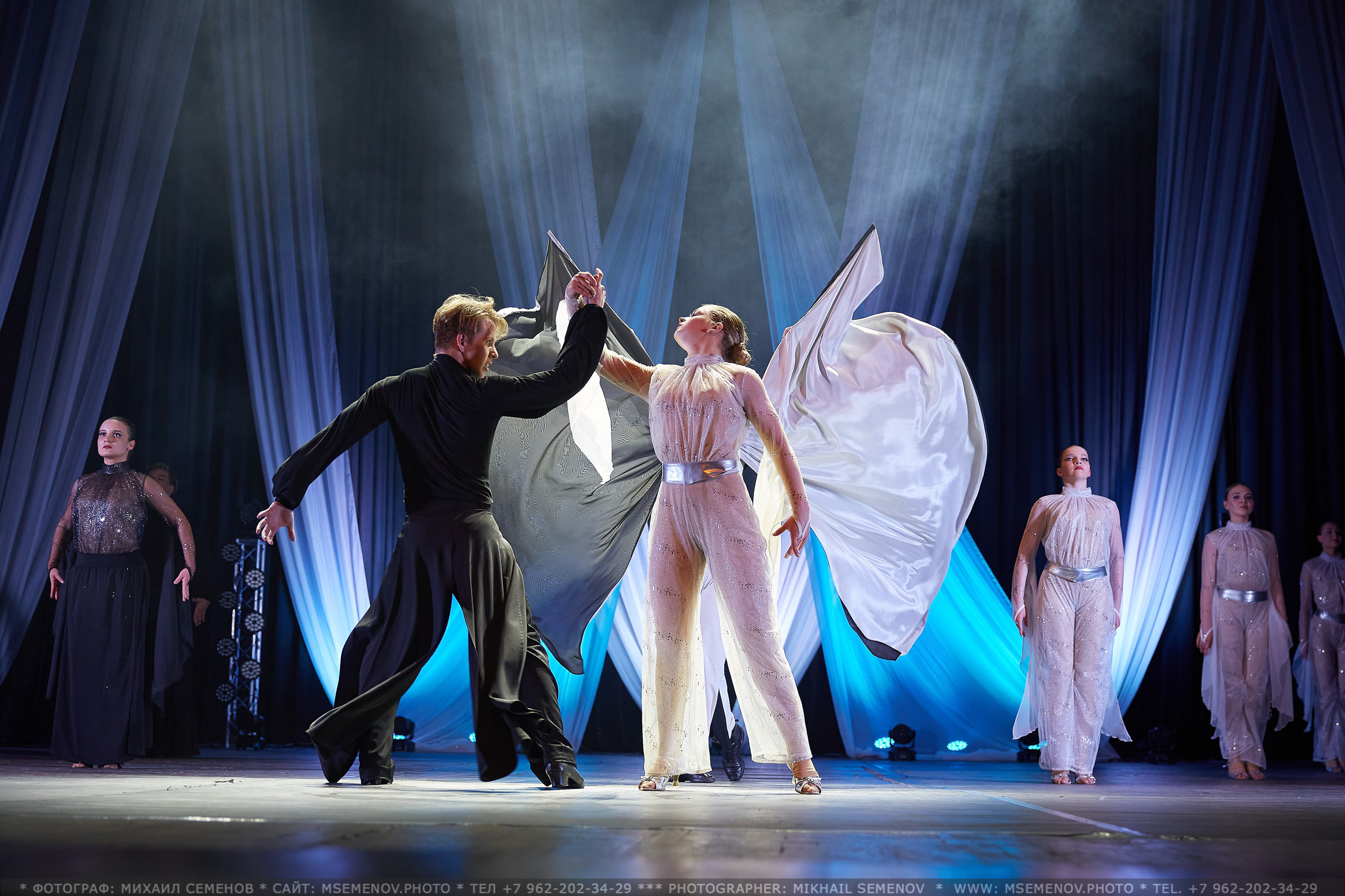 АНОНС фоторепортажа с Концерта Танцевального клуба «Apriori». Photographer for business Mikhail Semenov. Aqua photo studio, photo school