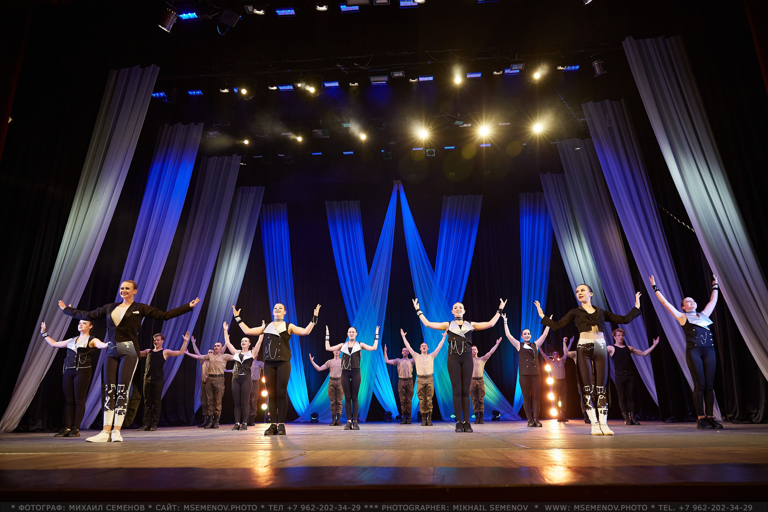АНОНС фоторепортажа с Концерта Танцевального клуба «Apriori». Photographer for business Mikhail Semenov. Aqua photo studio, photo school