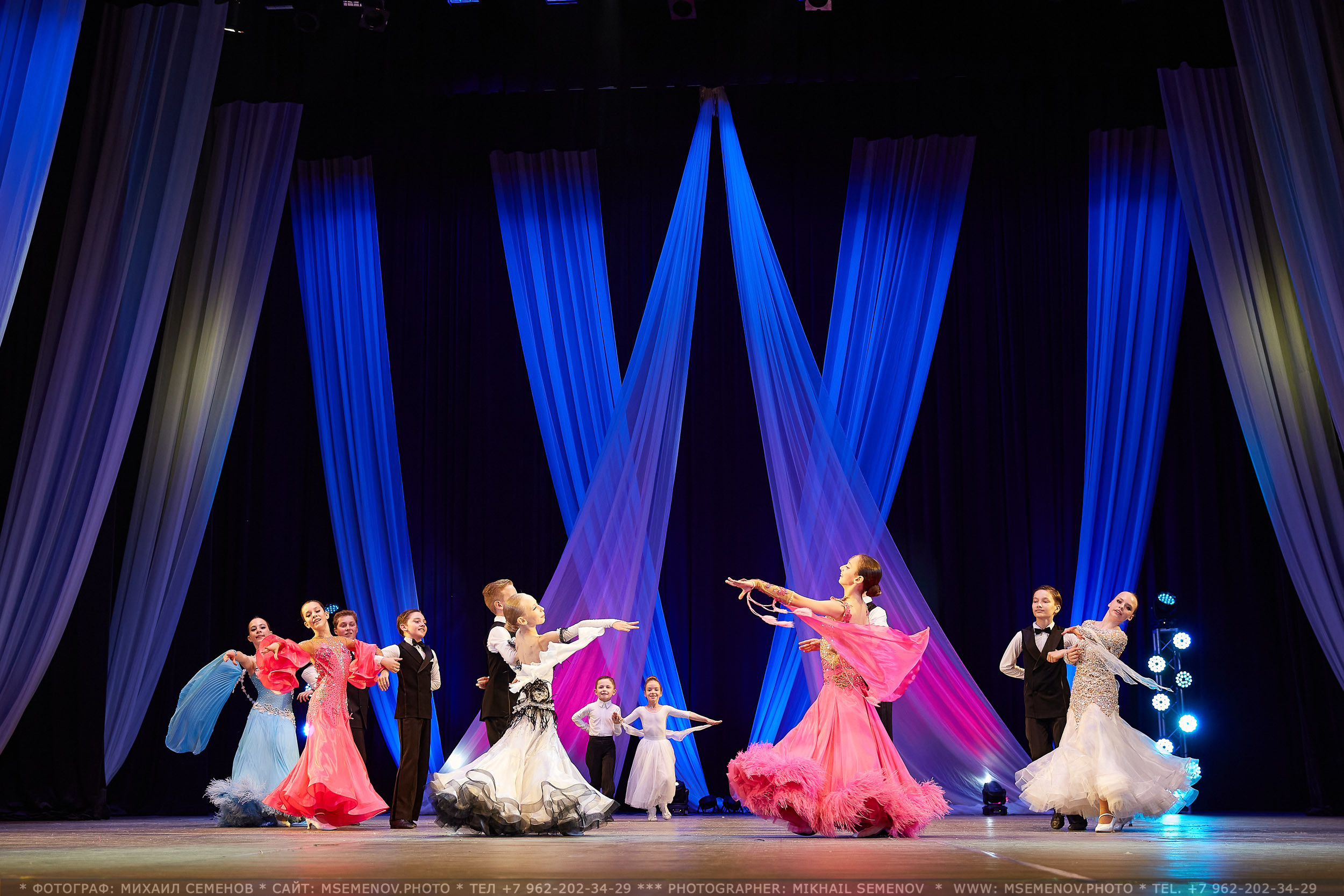 АНОНС фоторепортажа с Концерта Танцевального клуба «Apriori». Photographer for business Mikhail Semenov. Aqua photo studio, photo school