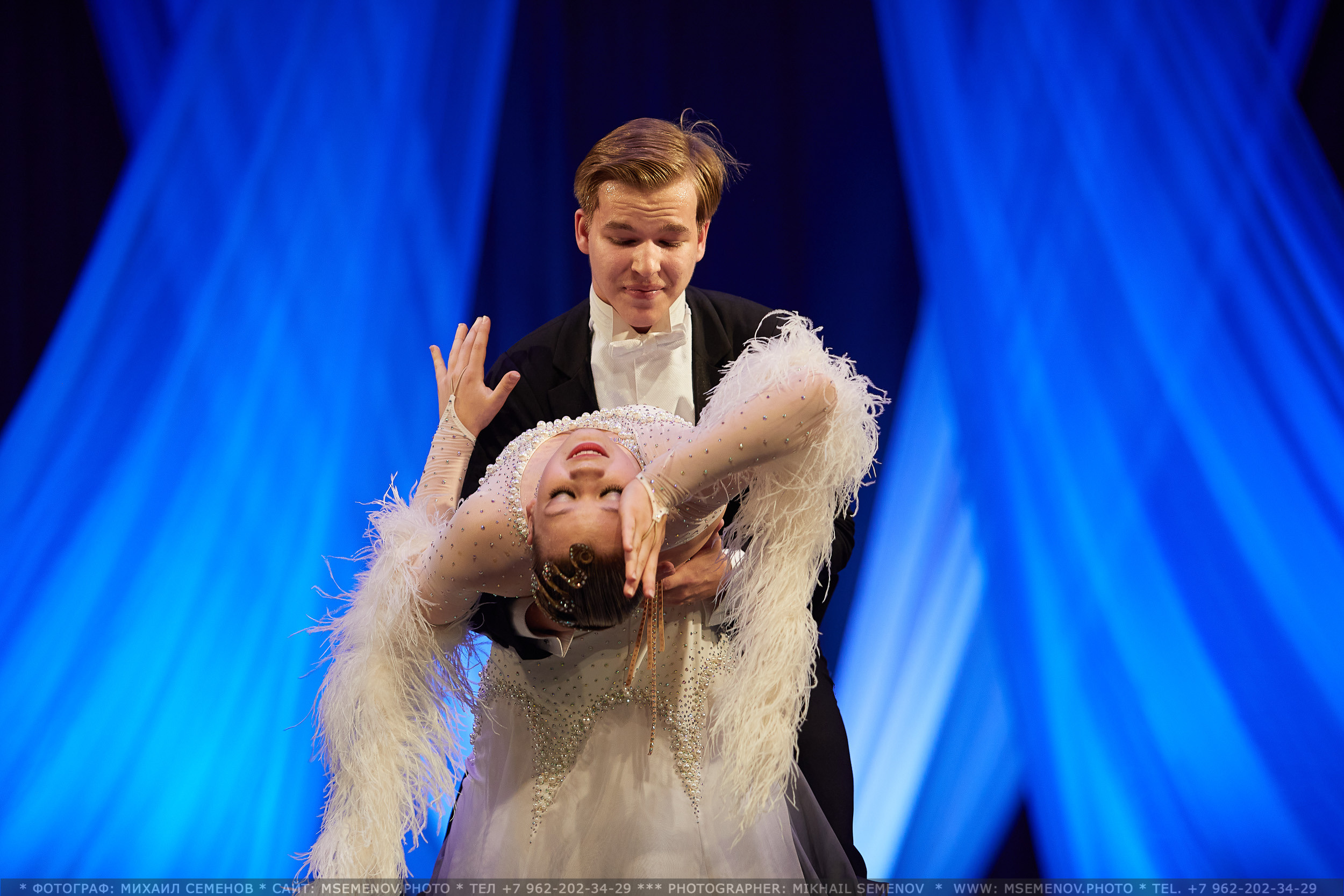 АНОНС фоторепортажа с Концерта Танцевального клуба «Apriori». Photographer for business Mikhail Semenov. Aqua photo studio, photo school