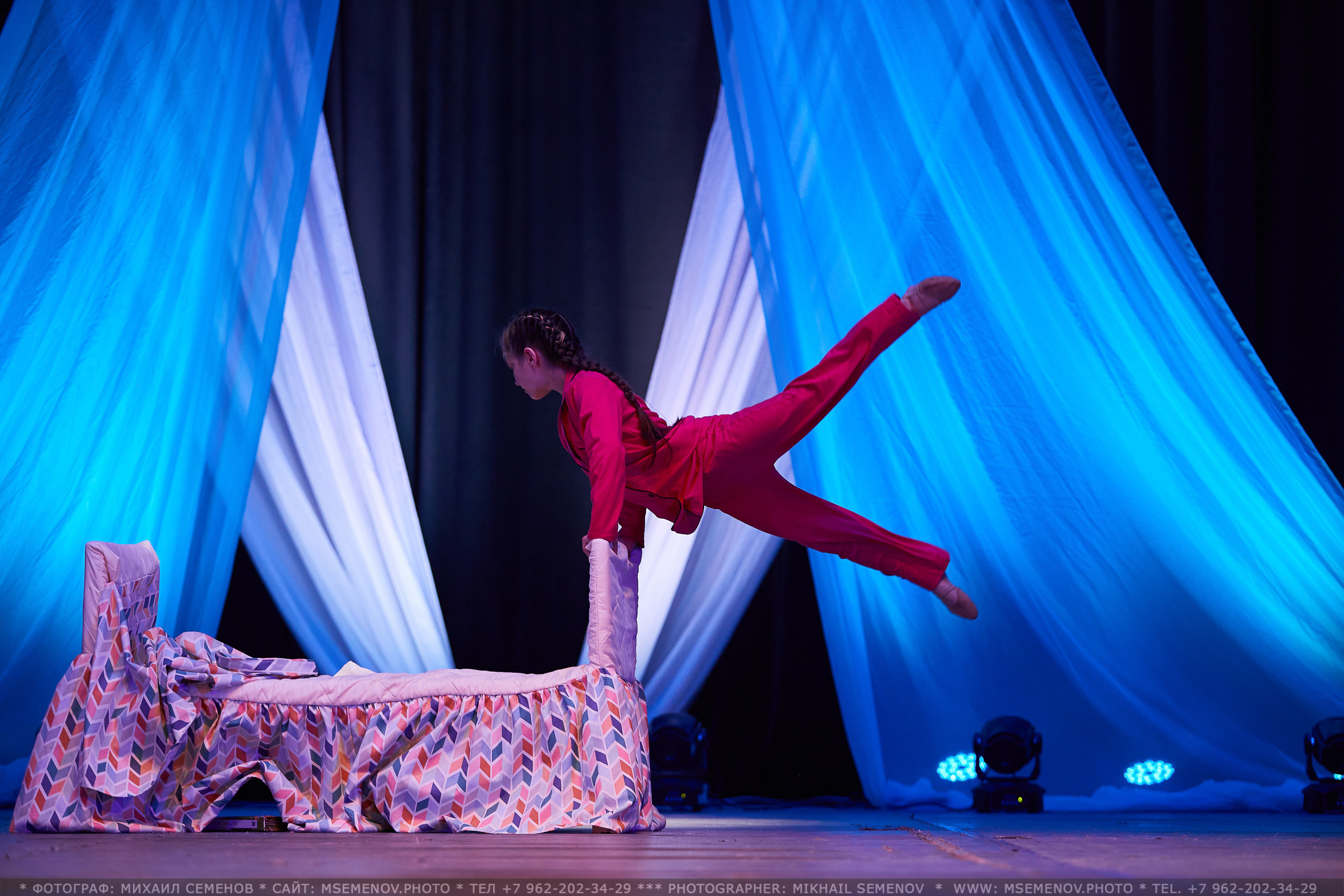 АНОНС фоторепортажа с Концерта Танцевального клуба «Apriori». Photographer for business Mikhail Semenov. Aqua photo studio, photo school