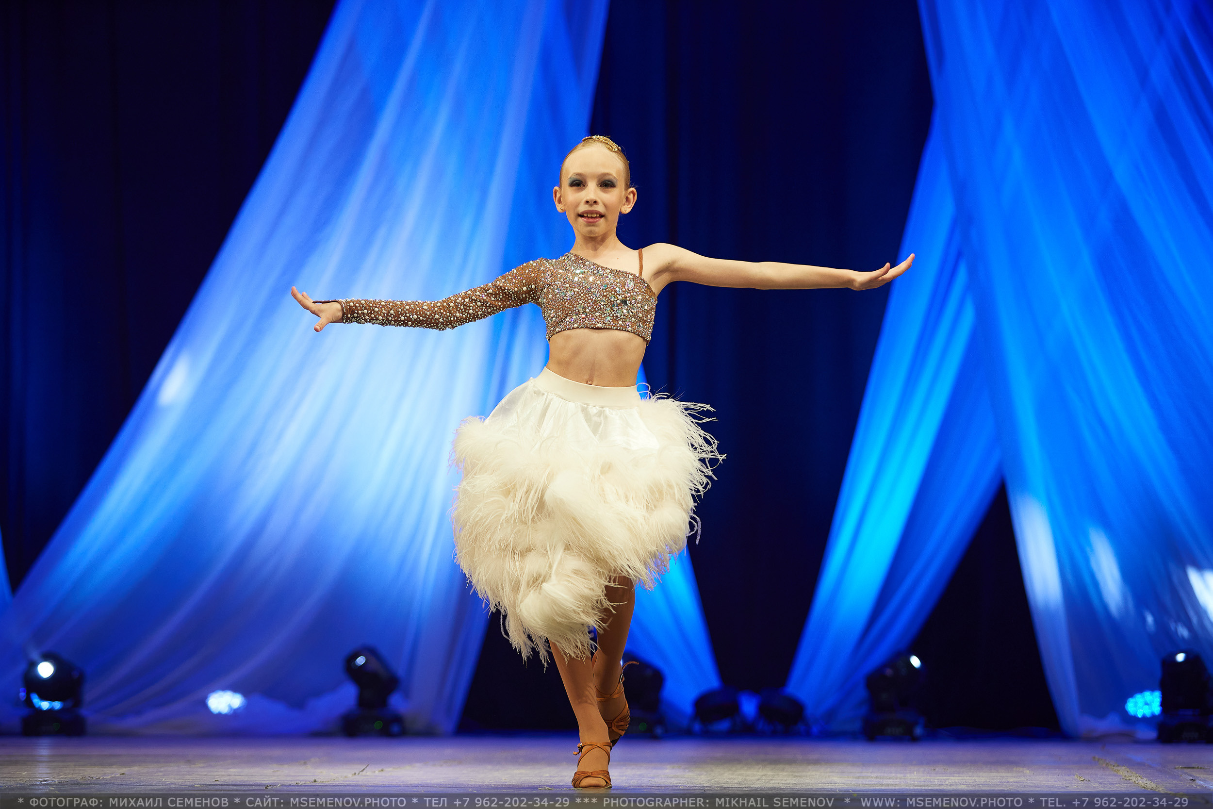 АНОНС фоторепортажа с Концерта Танцевального клуба «Apriori». Photographer for business Mikhail Semenov. Aqua photo studio, photo school