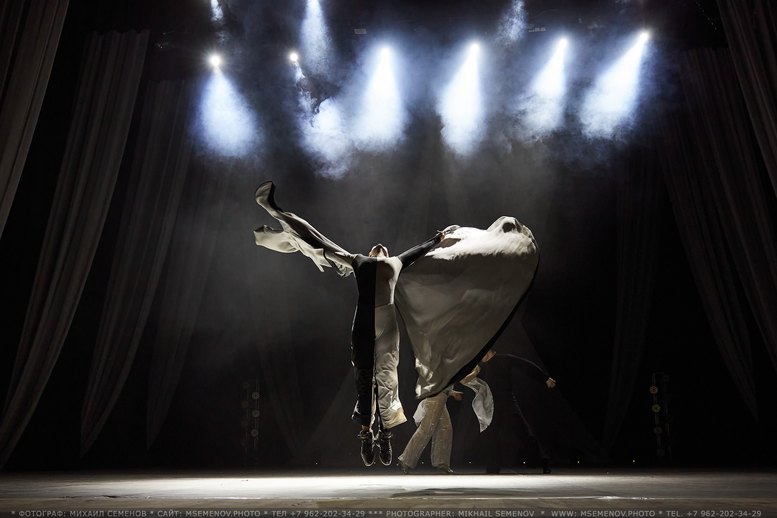 АНОНС фоторепортажа с Концерта Танцевального клуба «Apriori». Photographer for business Mikhail Semenov. Aqua photo studio, photo school