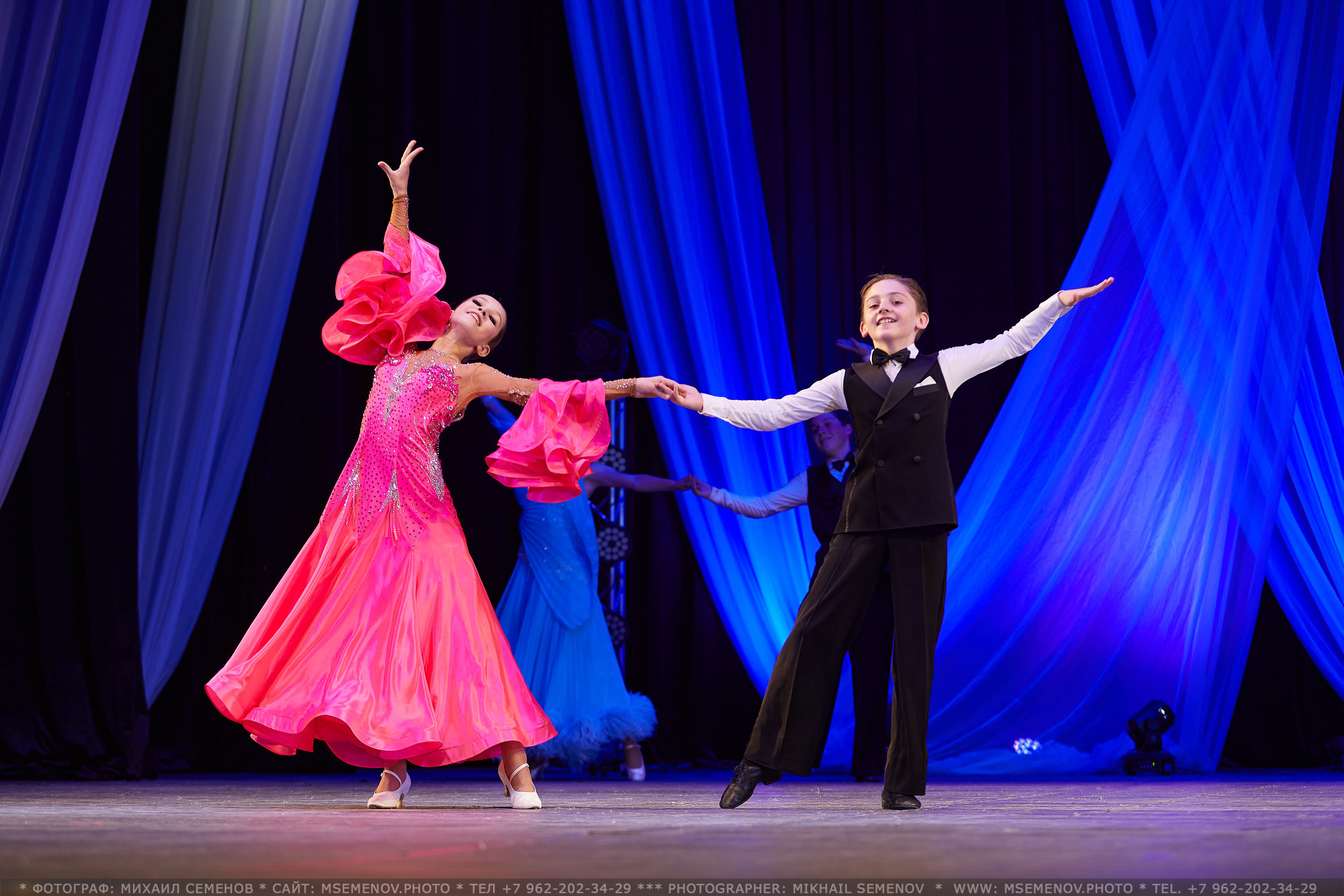 АНОНС фоторепортажа с Концерта Танцевального клуба «Apriori». Photographer for business Mikhail Semenov. Aqua photo studio, photo school