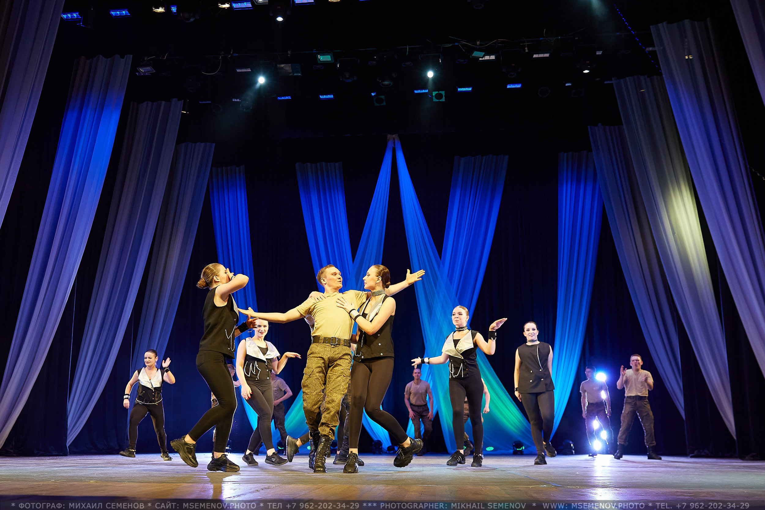 АНОНС фоторепортажа с Концерта Танцевального клуба «Apriori». Photographer for business Mikhail Semenov. Aqua photo studio, photo school