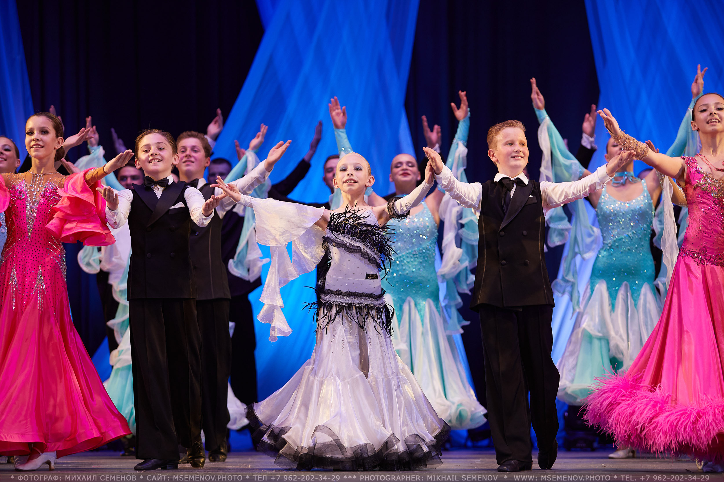 АНОНС фоторепортажа с Концерта Танцевального клуба «Apriori». Photographer for business Mikhail Semenov. Aqua photo studio, photo school
