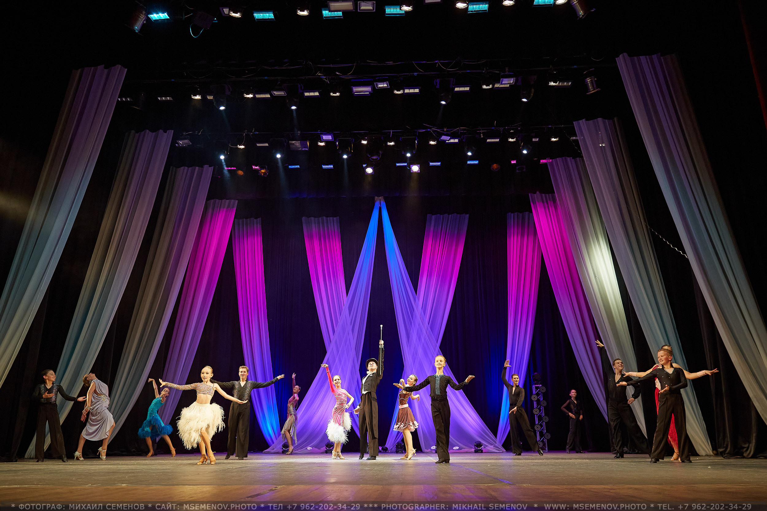 АНОНС фоторепортажа с Концерта Танцевального клуба «Apriori». Photographer for business Mikhail Semenov. Aqua photo studio, photo school