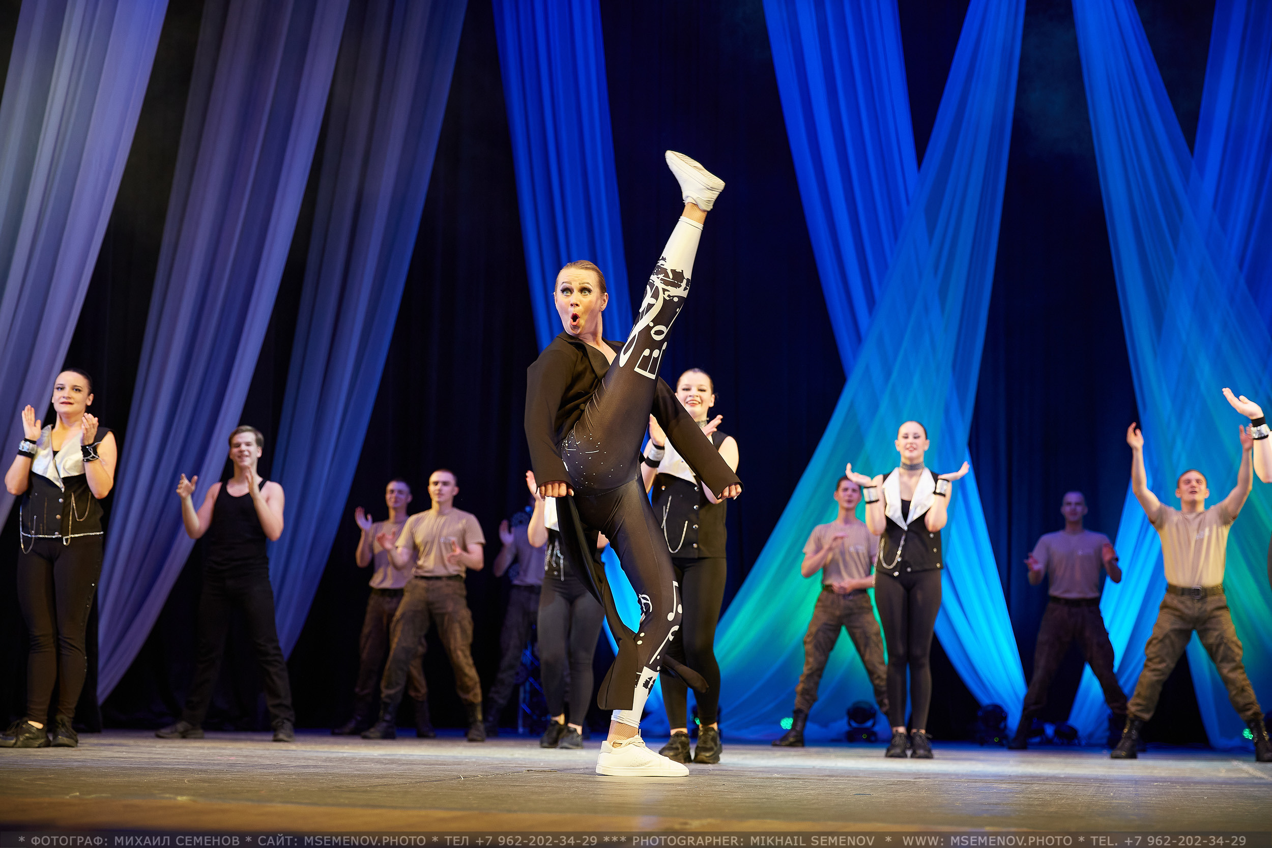 АНОНС фоторепортажа с Концерта Танцевального клуба «Apriori». Photographer for business Mikhail Semenov. Aqua photo studio, photo school