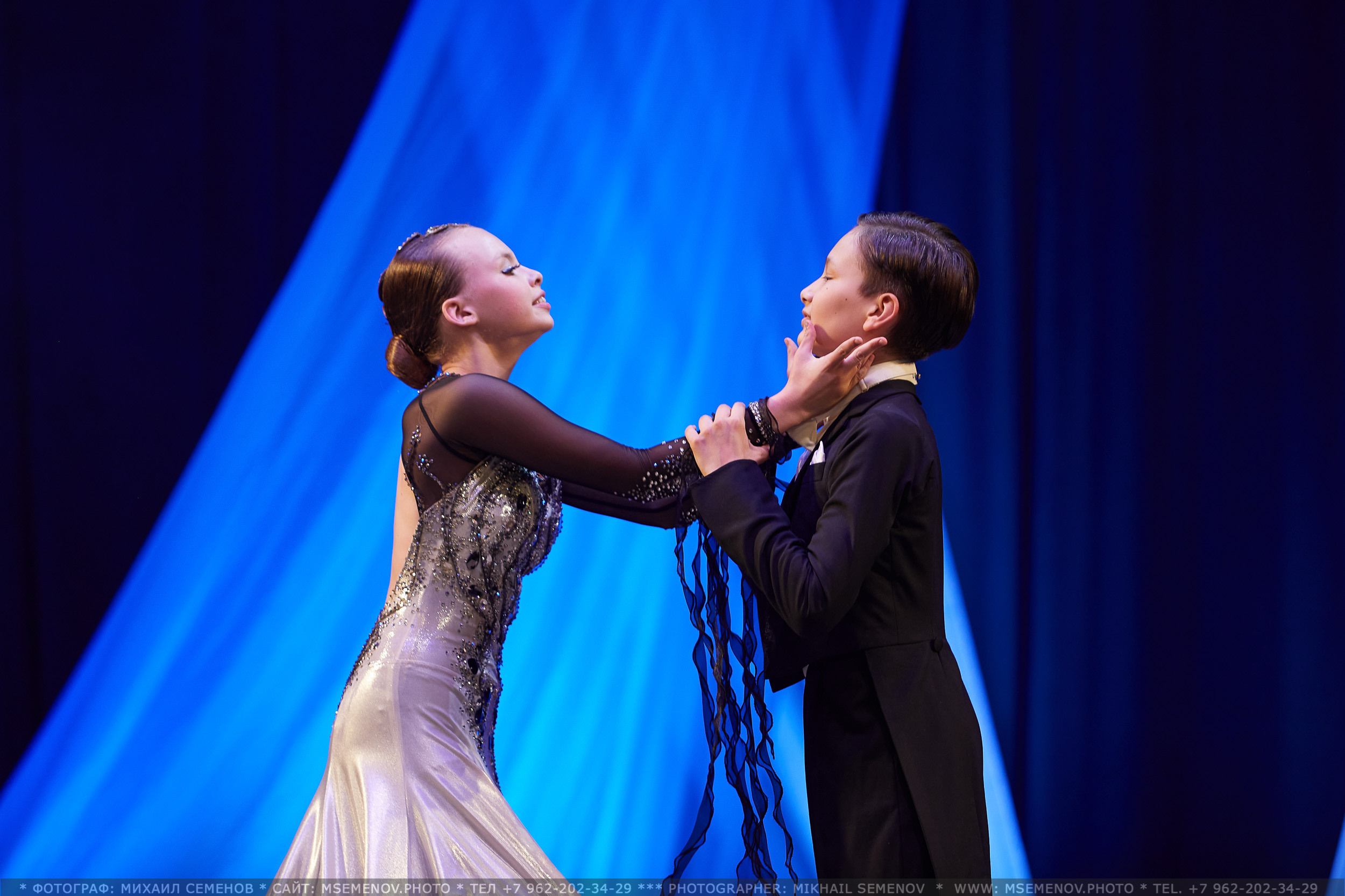 АНОНС фоторепортажа с Концерта Танцевального клуба «Apriori». Photographer for business Mikhail Semenov. Aqua photo studio, photo school